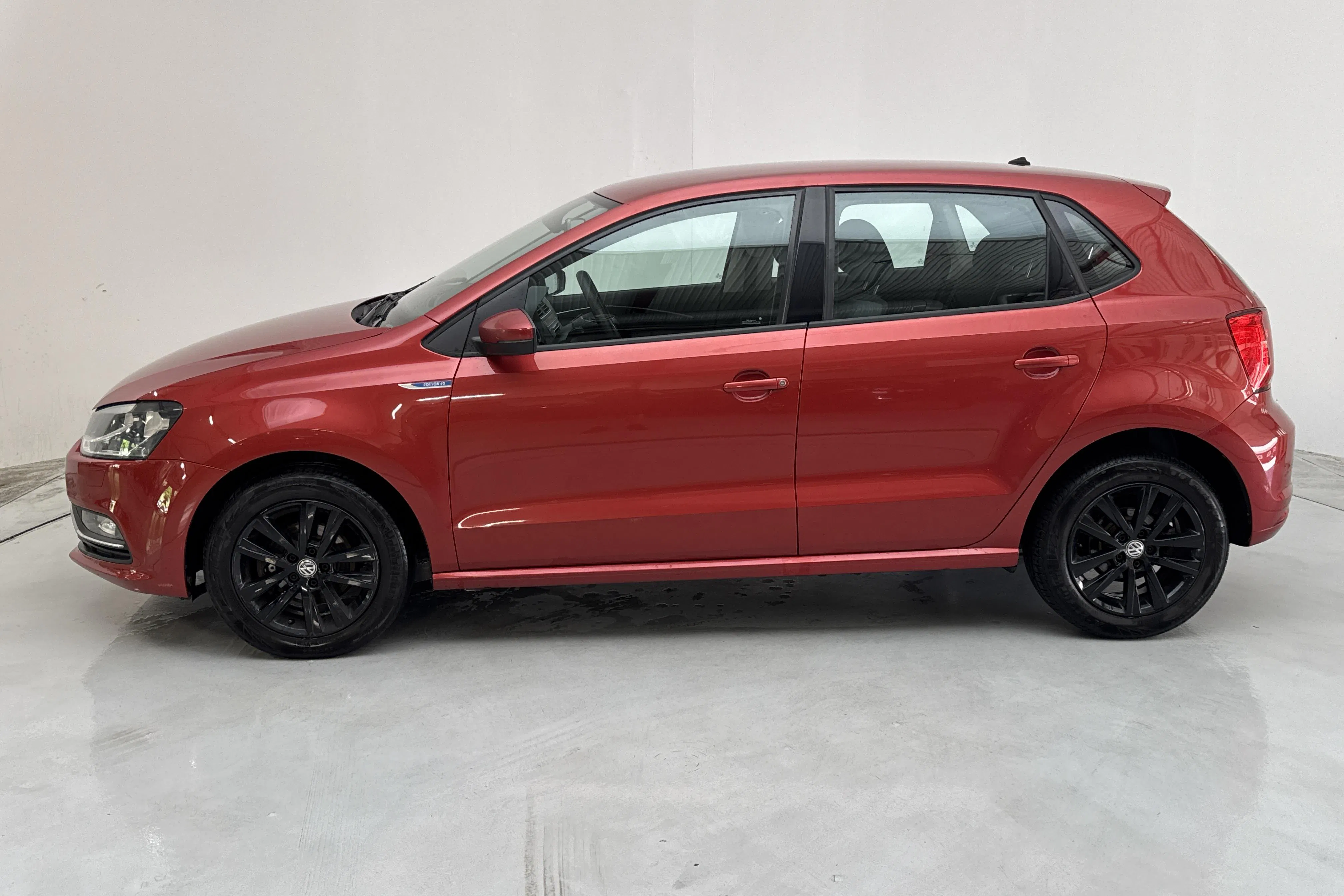 Presentation photo 2 of 13: VW Polo 1.2 TSI 5dr (90hk) - 132 430 km - Manual - red - 2017