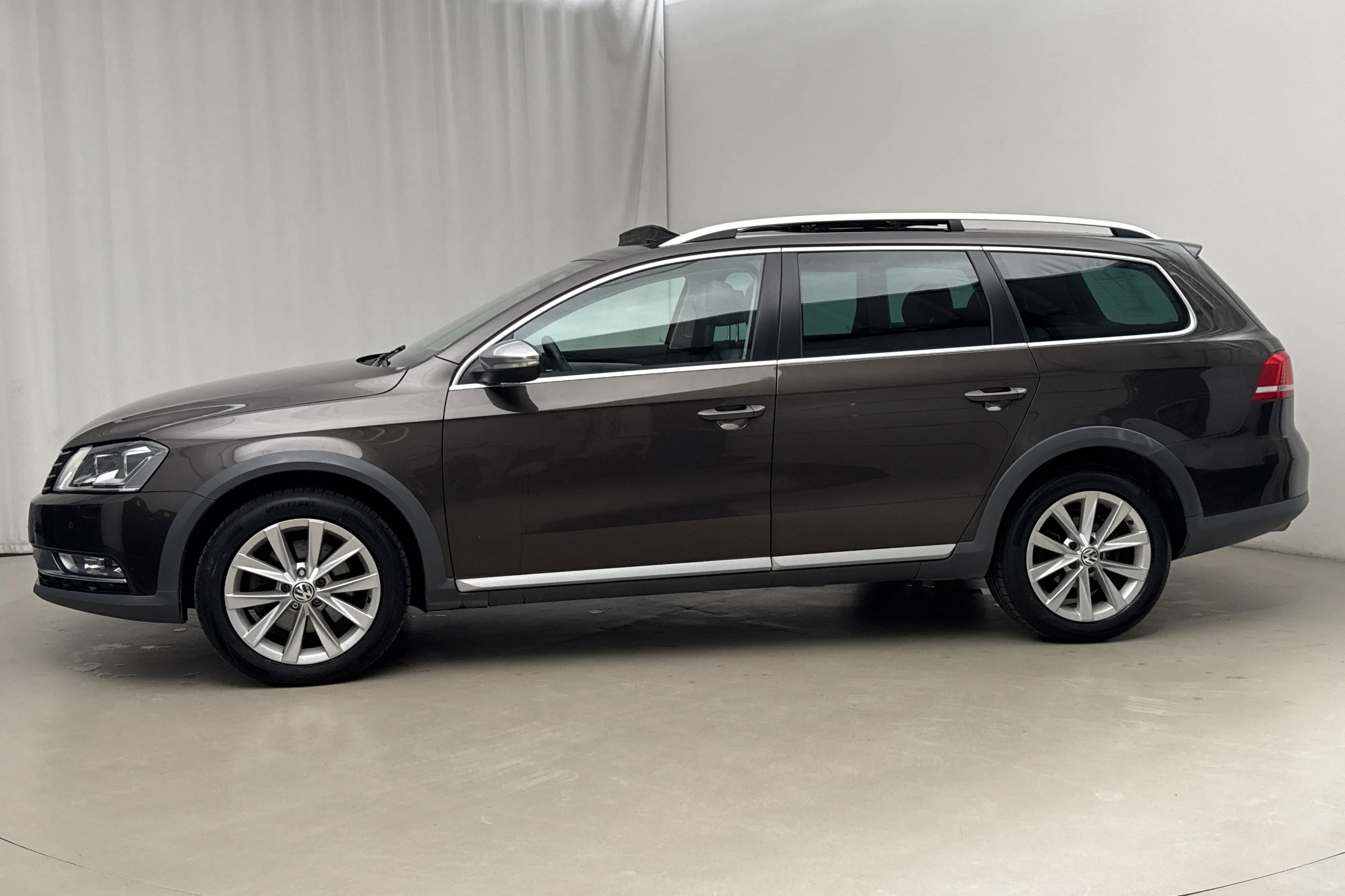 Presentationsfoto 2 av 20: VW Passat Alltrack 2.0 TDI BlueMotion Technology 4Motion (177hk) - 22 722 mil - Automat - Mörkbrun - 2014