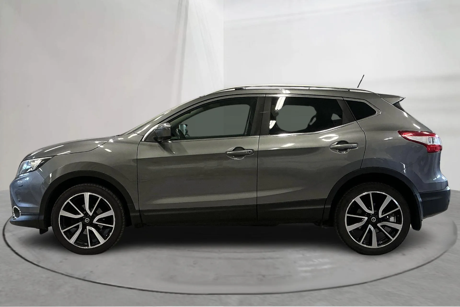 Presentationsfoto 2 av 17: Nissan Qashqai 1.2 (115hk) - 18 253 mil - Automat - grå - 2014