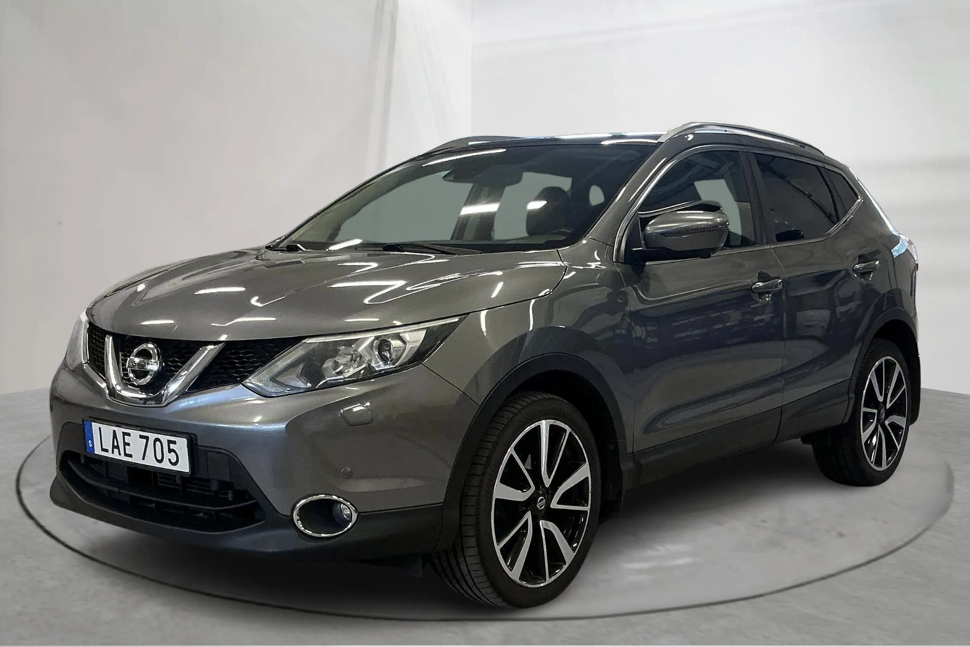 Presentationsfoto 1 av 17: Nissan Qashqai 1.2 (115hk) - 18 253 mil - Automat - grå - 2014