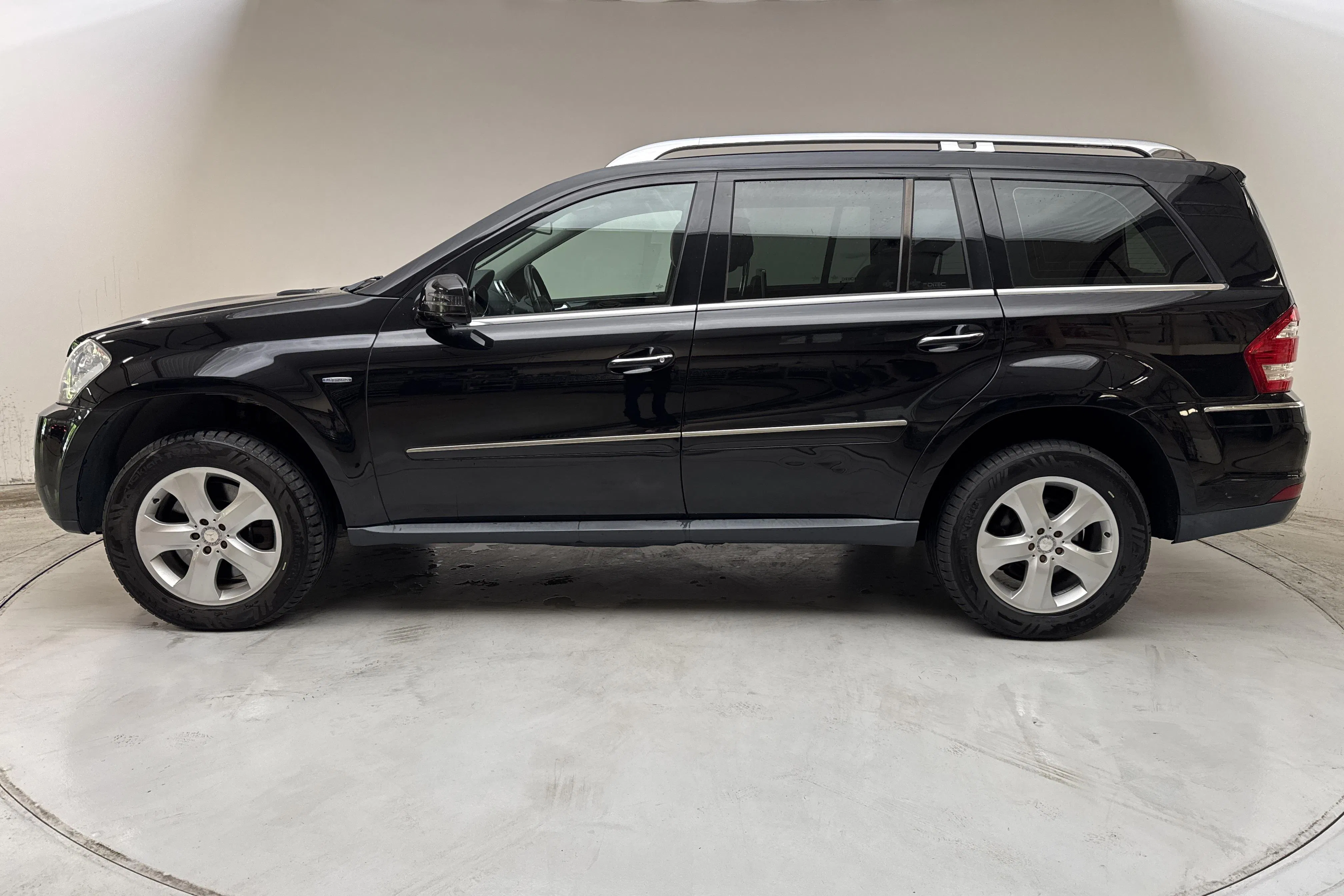 Presentation photo 2 of 17: Mercedes GL 350 CDI BlueEfficiency (224hk) - 185 200 km - Automatic - black - 2011