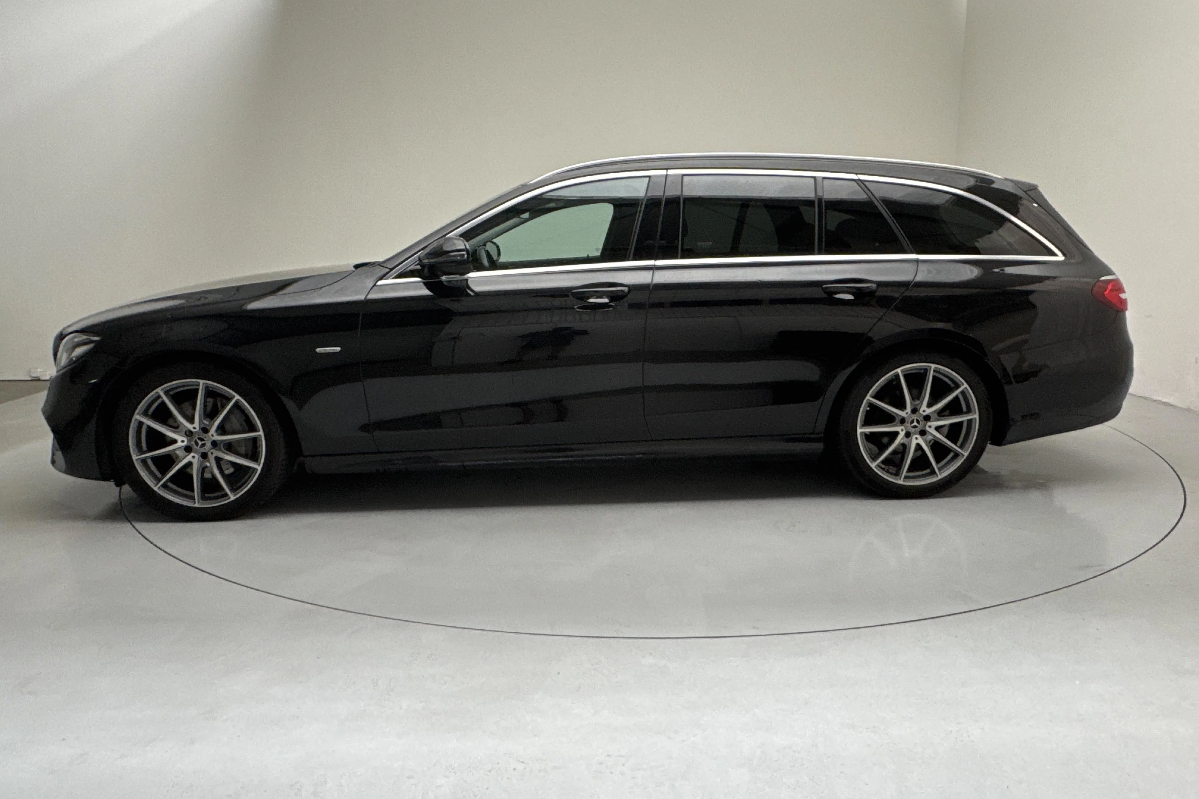 Presentation photo 2 of 15: Mercedes E 220 d Kombi S213 (194hk) - 114 480 km - Automatic - black - 2020