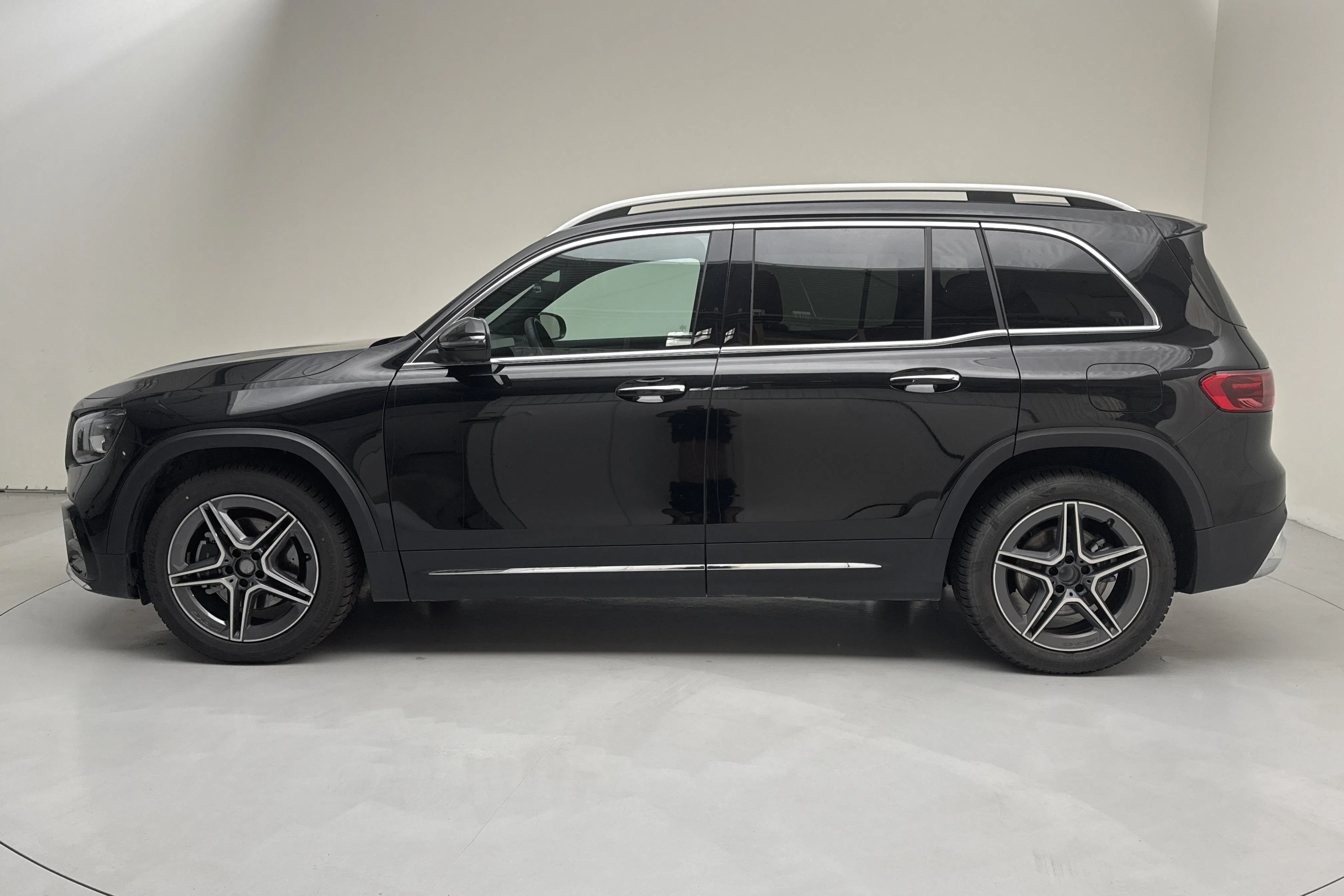 Presentation photo 2 of 22: Mercedes GLB 200 X247 (163hk) - 9 890 km - Automatic - black - 2025