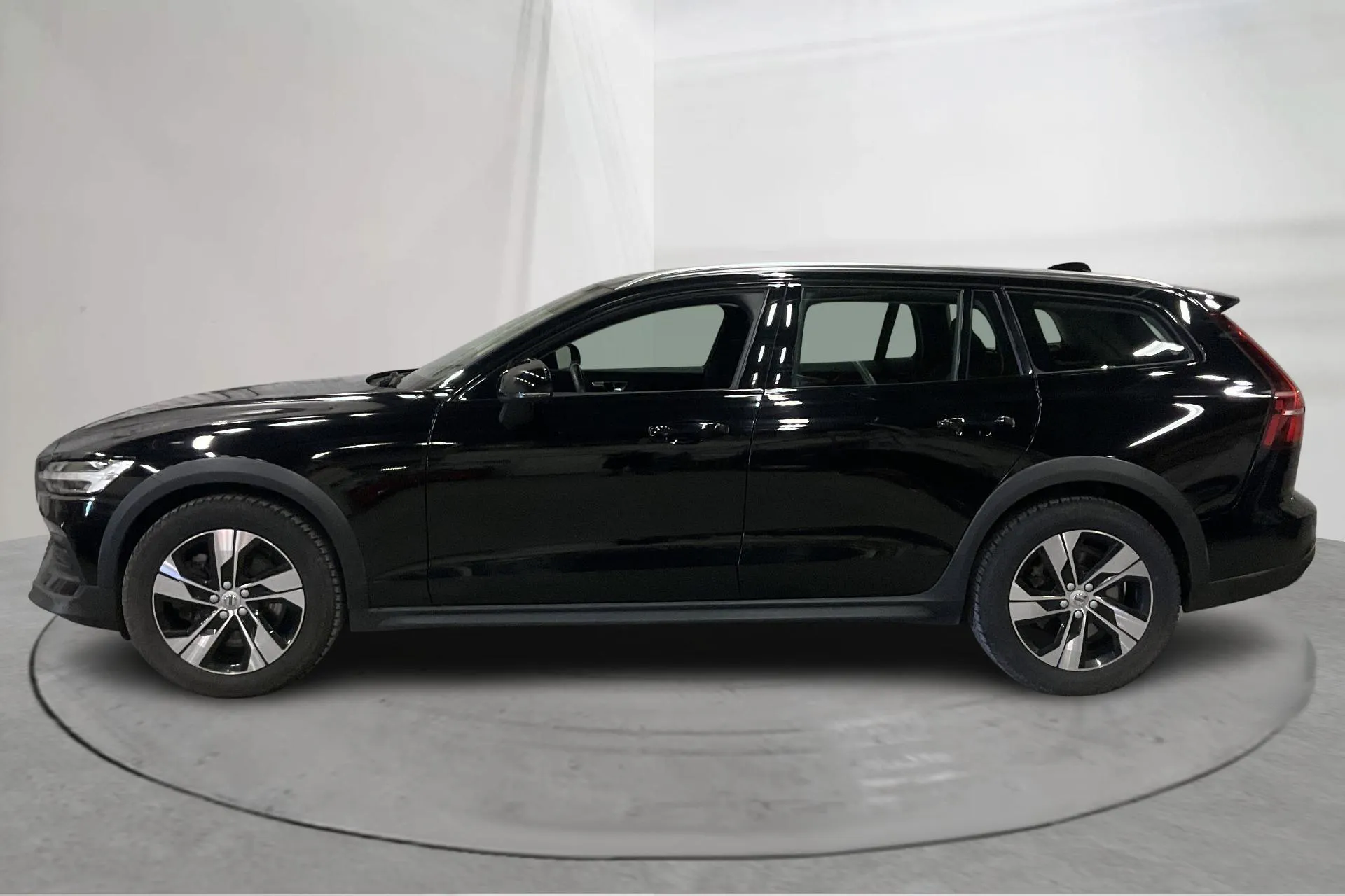 Presentationsfoto 2 av 17: Volvo V60 B4 Cross Country AWD Mildhybrid, Diesel (197hk) - 14 019 mil - Automat - svart - 2022