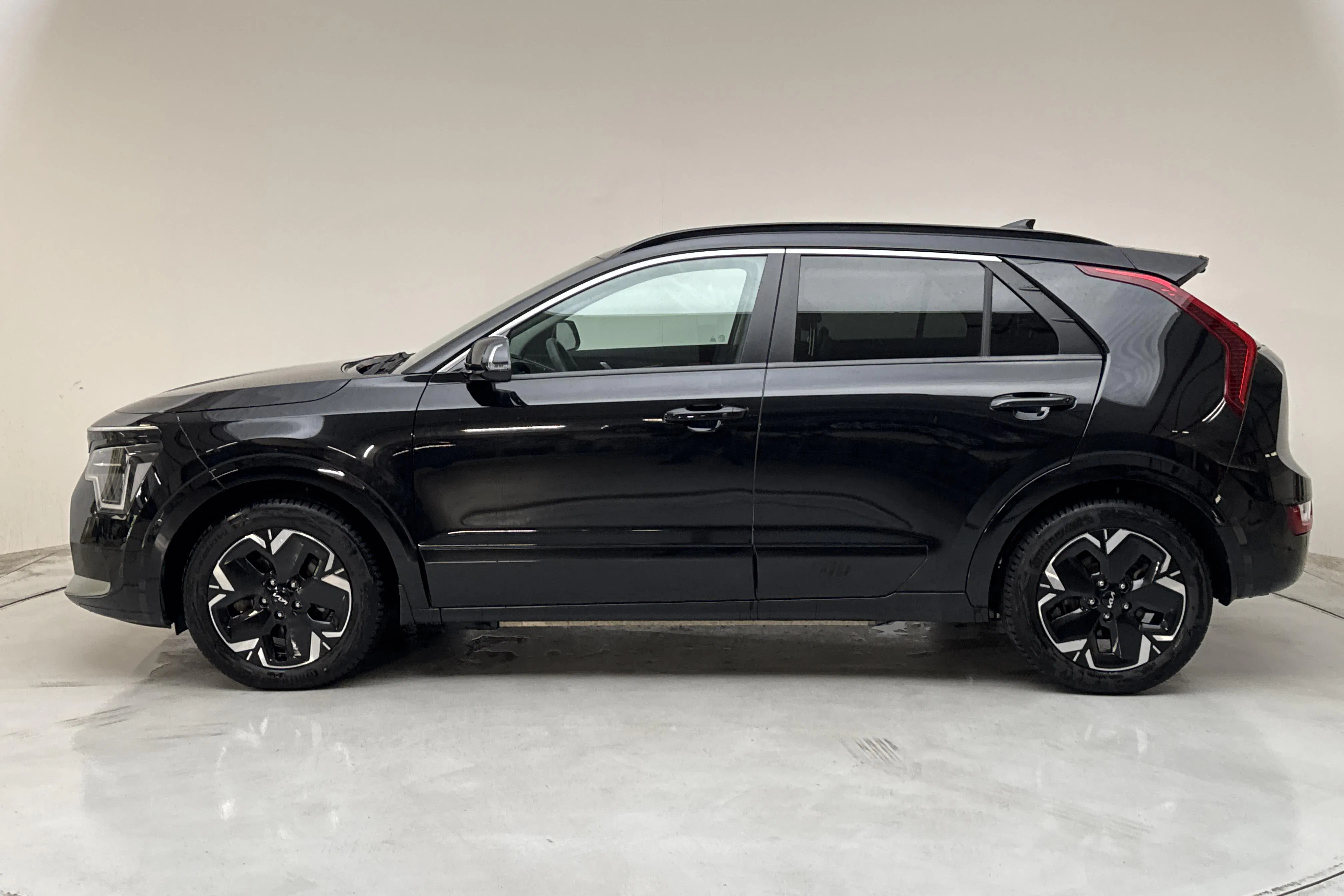 Presentationsfoto 2 av 16: KIA Niro EV 65kWh (204hk) - 5 901 mil - Automat - svart - 2023