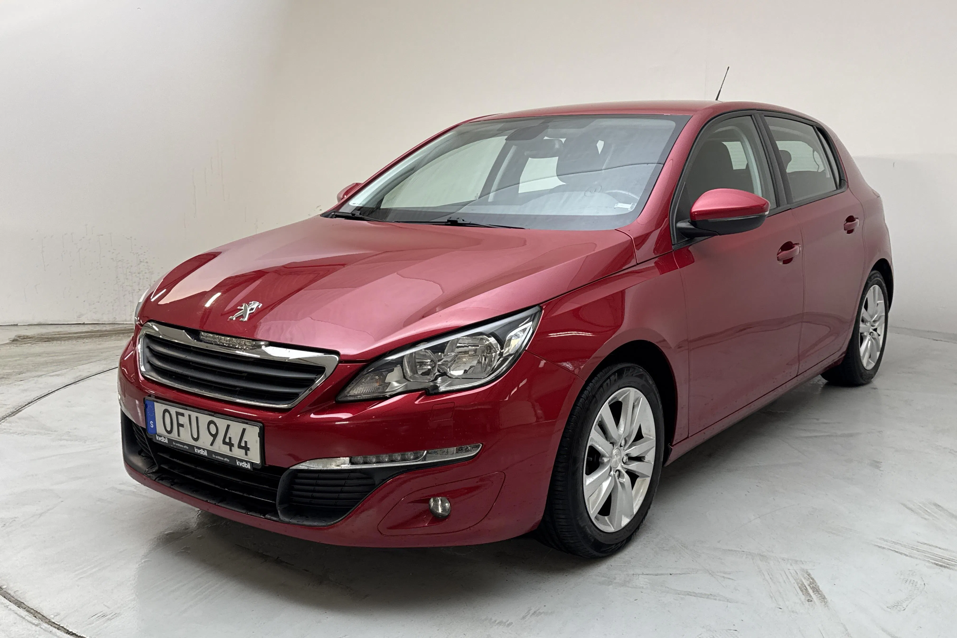 Presentationsfoto 1 av 13: Peugeot 308 PureTech 5dr (130hk) - 10 649 mil - Automat - Ljusröd - 2016