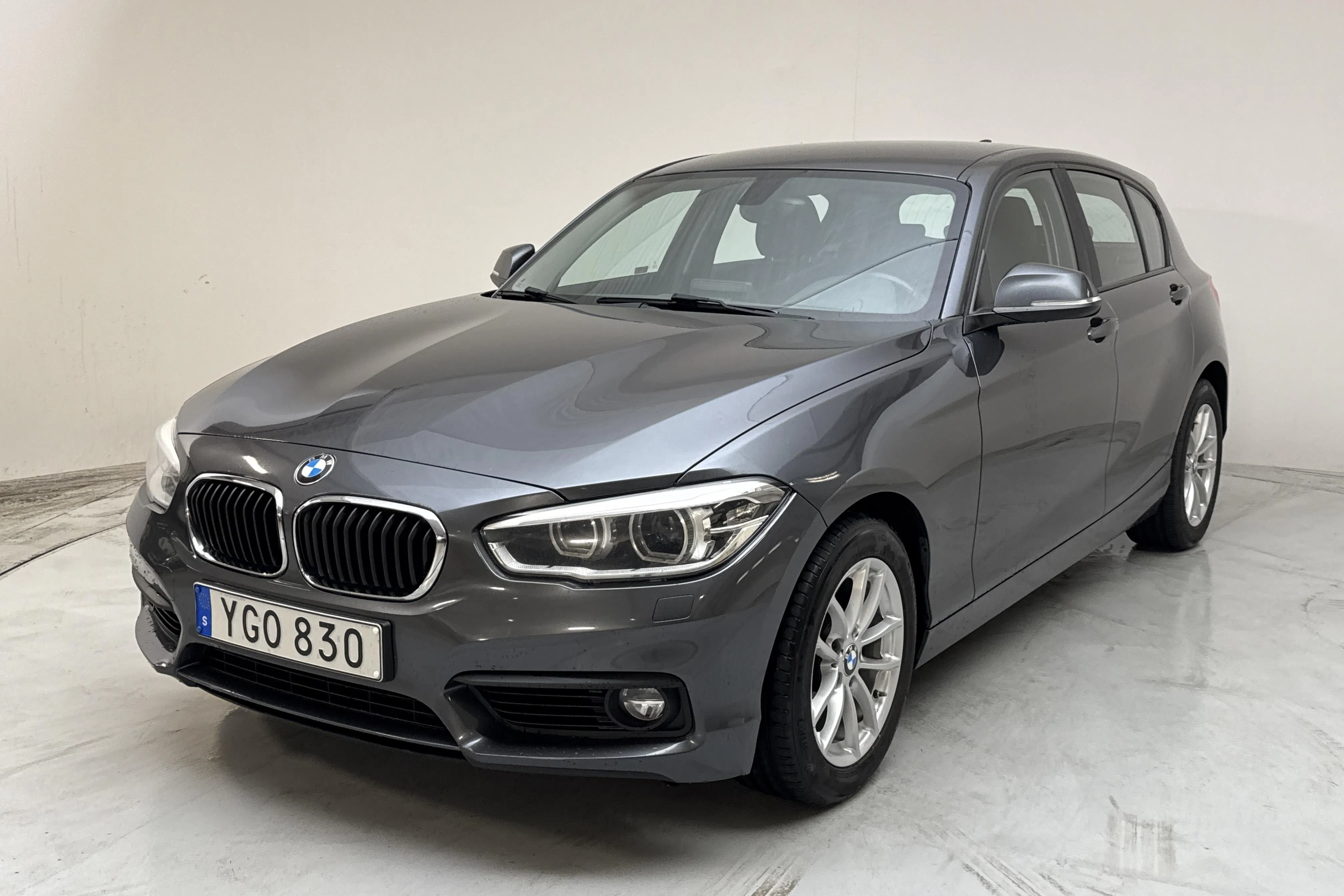 Presentationsfoto 1 av 13: BMW 118d 5dr, F20 (150hk) - 12 417 mil - Automat - grå - 2017