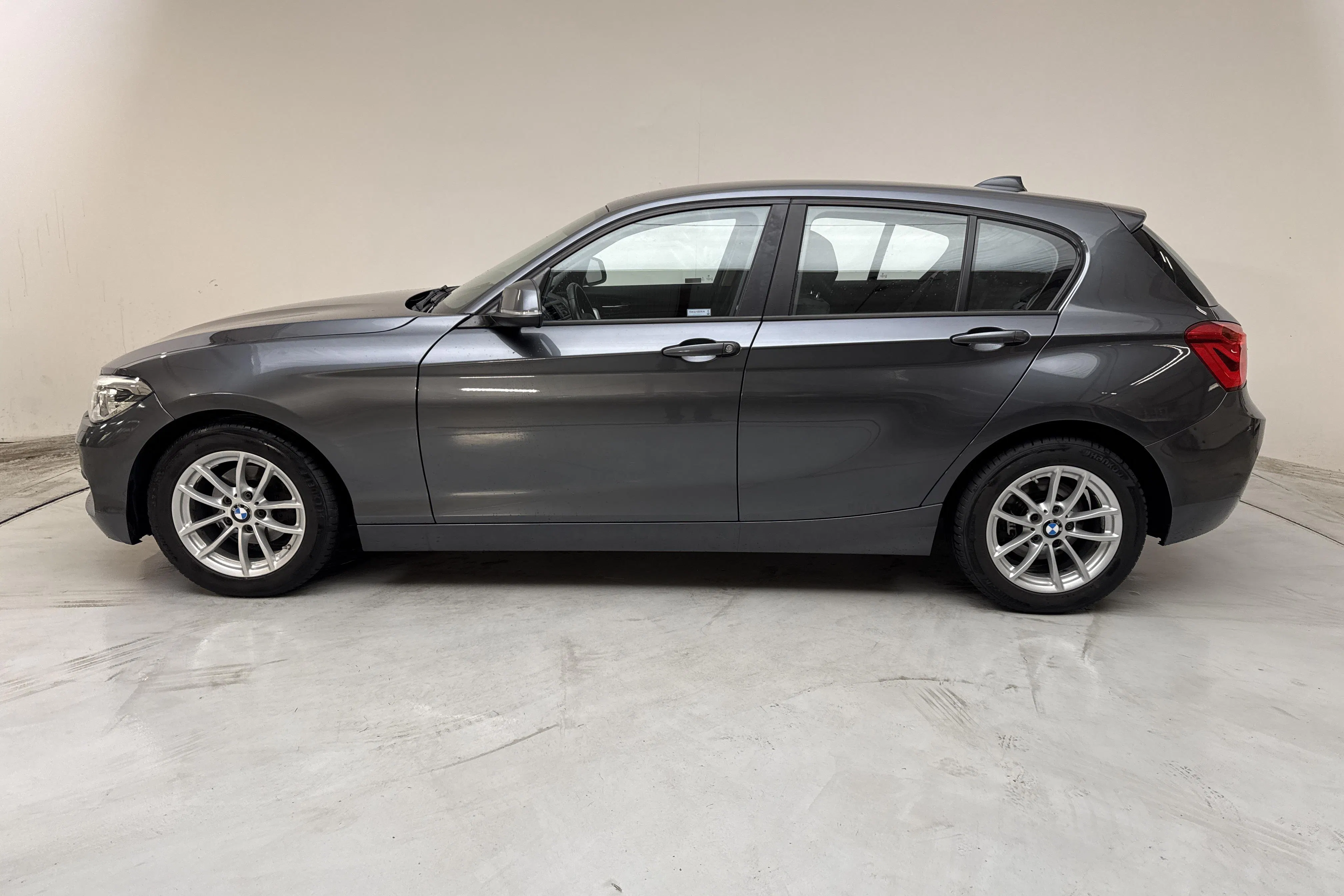 Presentationsfoto 2 av 13: BMW 118d 5dr, F20 (150hk) - 12 417 mil - Automat - grå - 2017