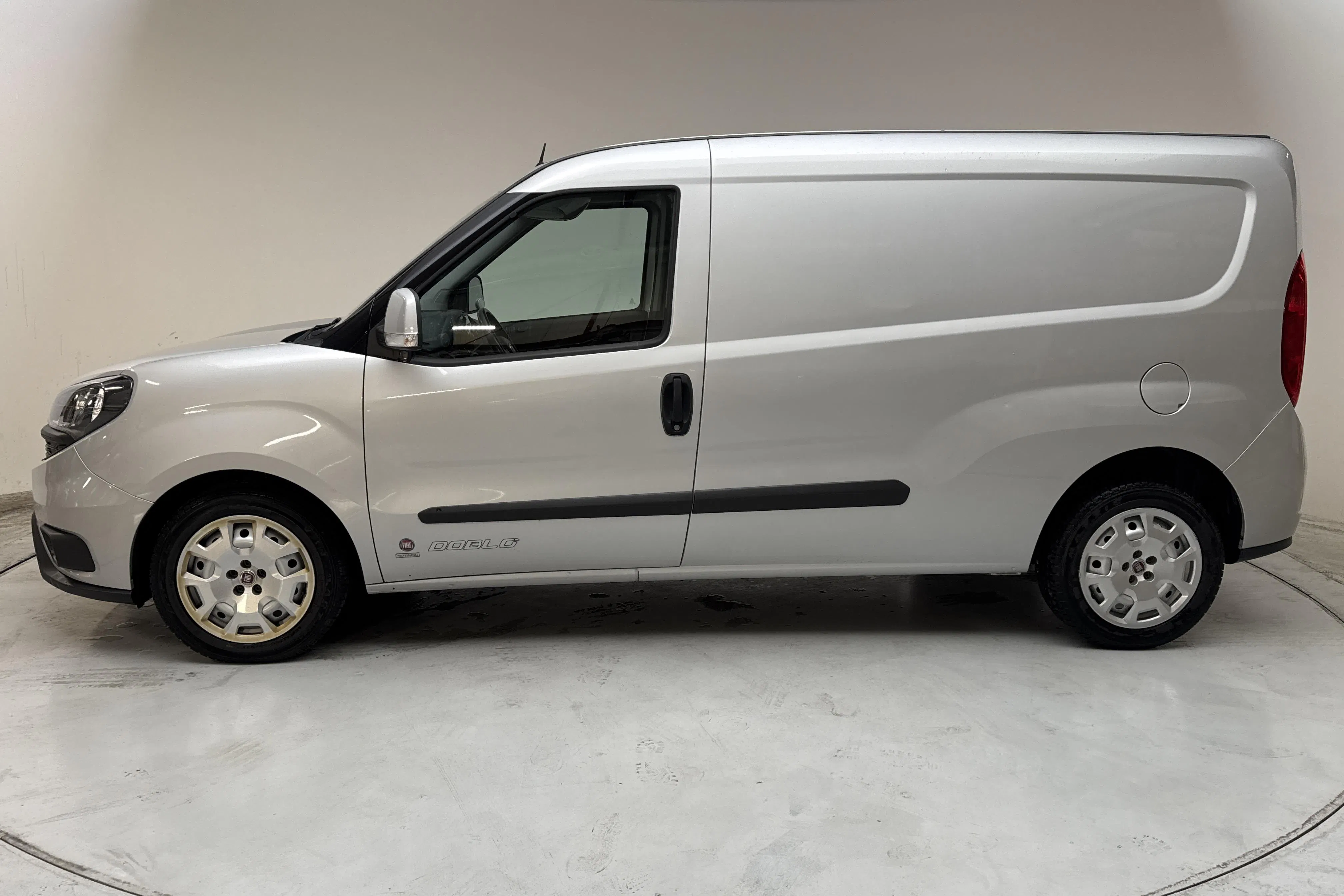 Presentation photo 2 of 12: Fiat Doblo Cargo 1.6 MJT (105hk) - 164 360 km - Manual - gray - 2019