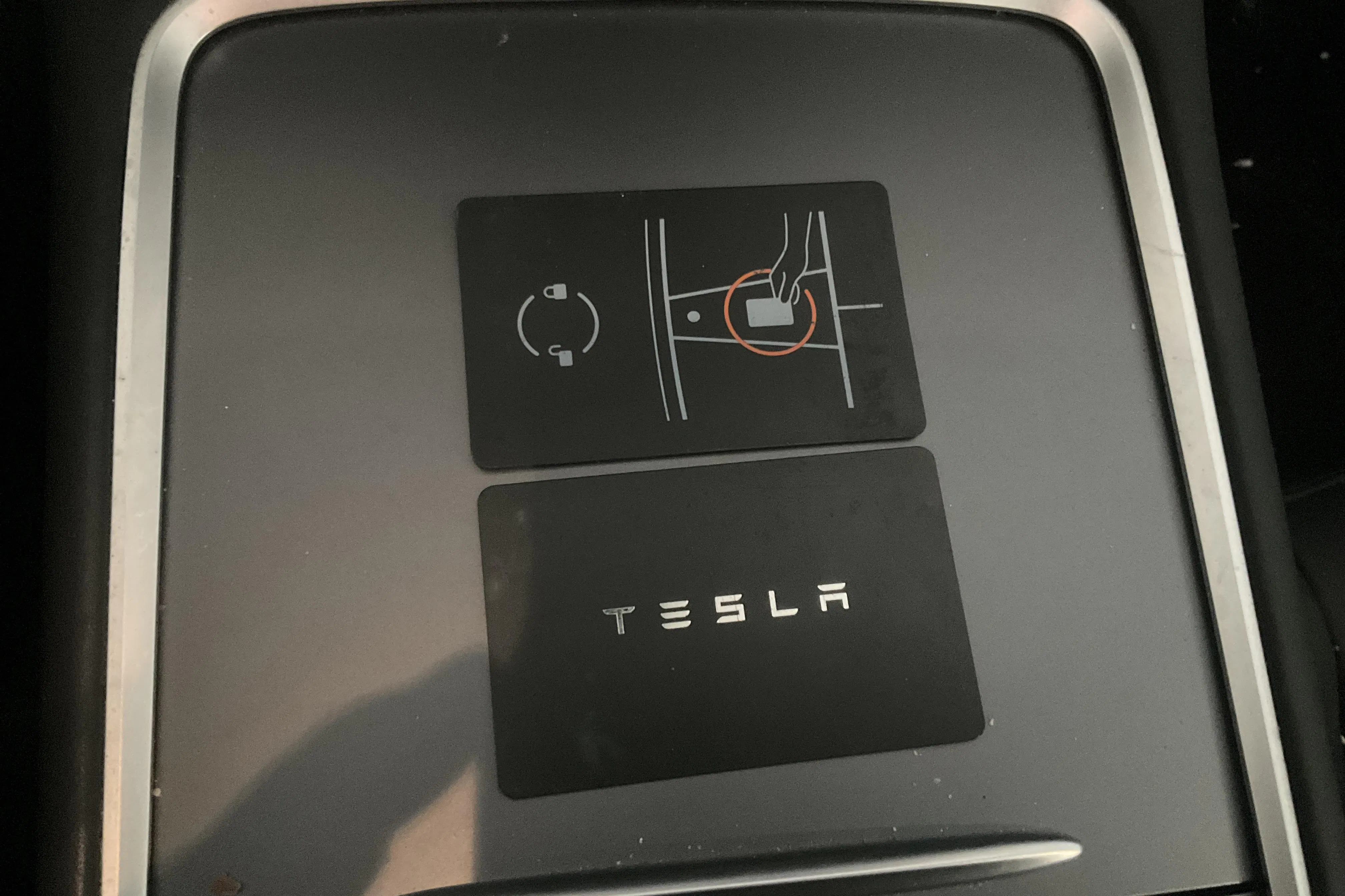 Presentation photo 20 of 20: Tesla Model Y Long Range Dual Motor AWD - 33 730 km - Automatic - gray - 2024