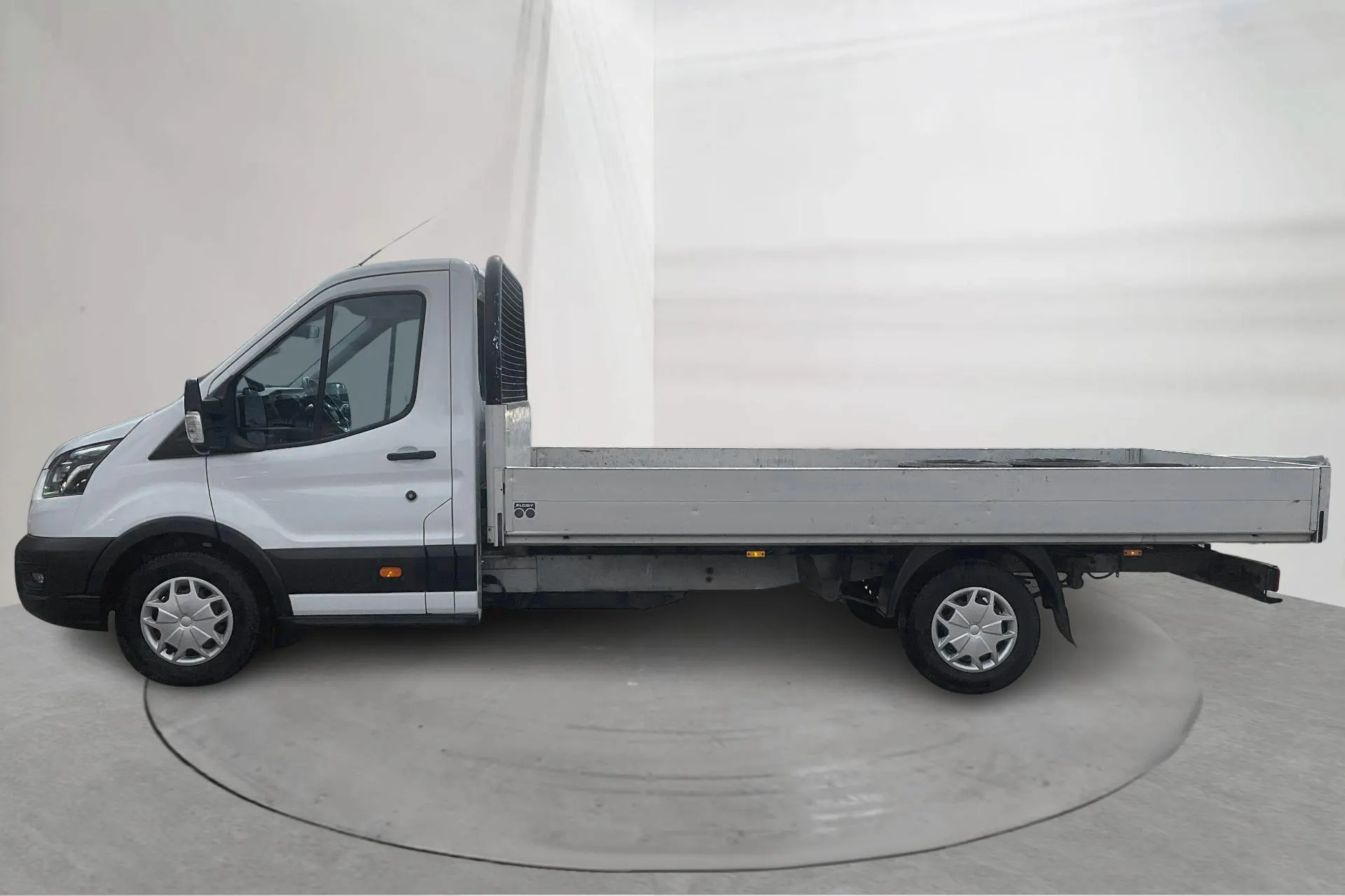 Presentationsfoto 2 av 14: Ford Transit 350 2.0 TDCi 2WD Chassi (130hk) - 16 731 mil - Manuell - vit - 2021