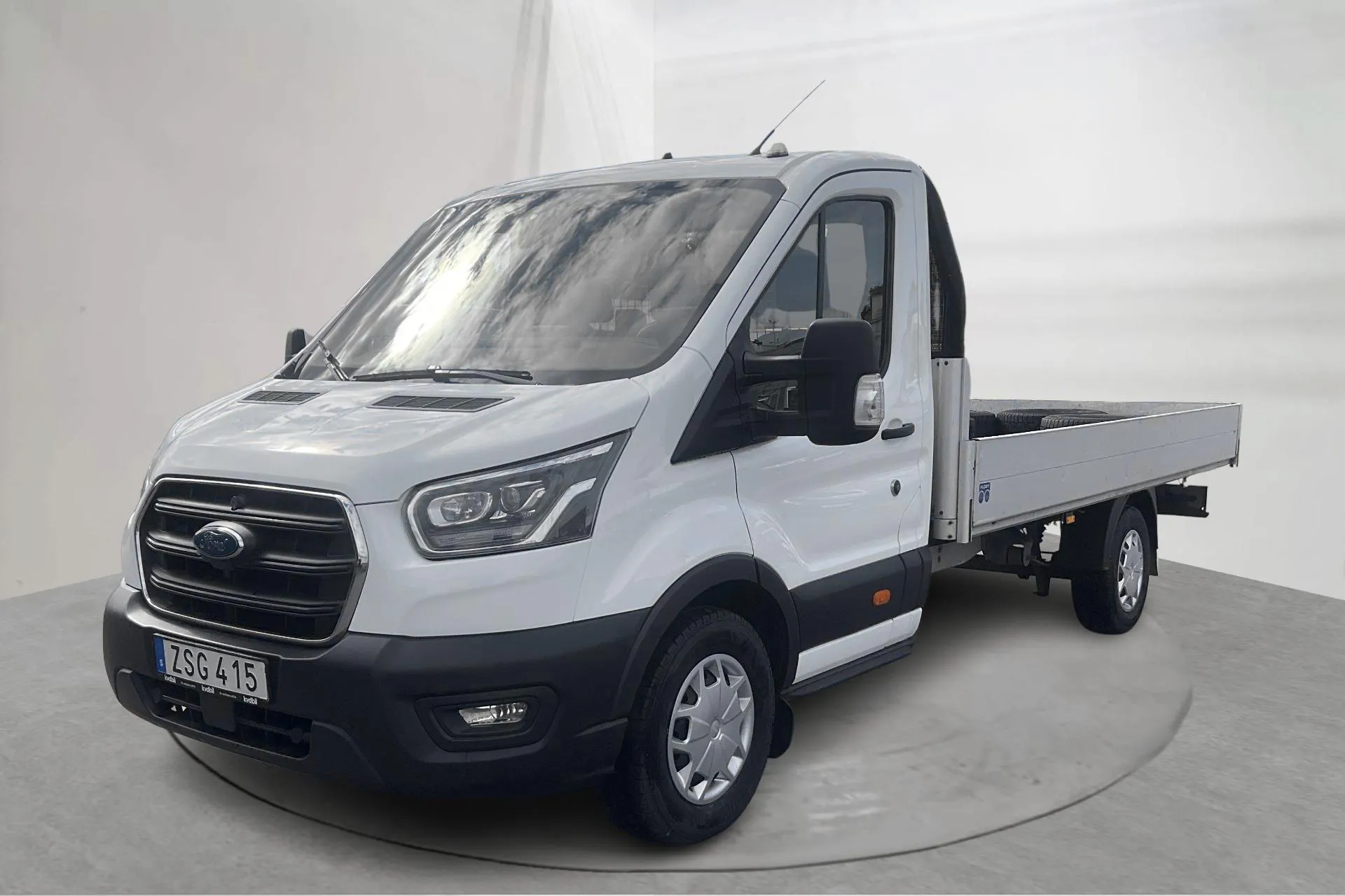 Presentationsfoto 1 av 14: Ford Transit 350 2.0 TDCi 2WD Chassi (130hk) - 16 731 mil - Manuell - vit - 2021