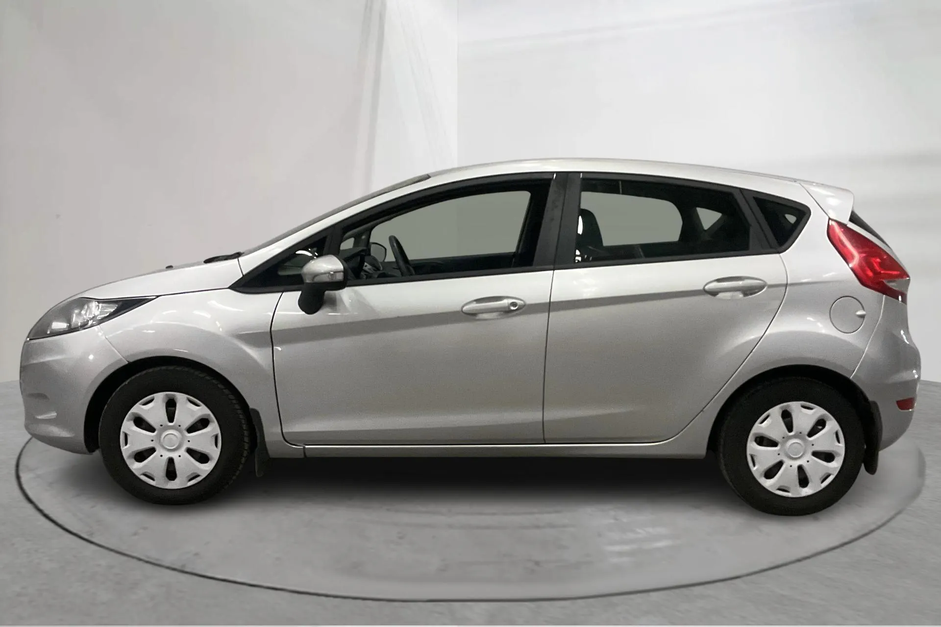Presentationsfoto 2 av 12: Ford Fiesta 1.6 TDCi 5dr (95hk) - 10 350 mil - Manuell - grå - 2012