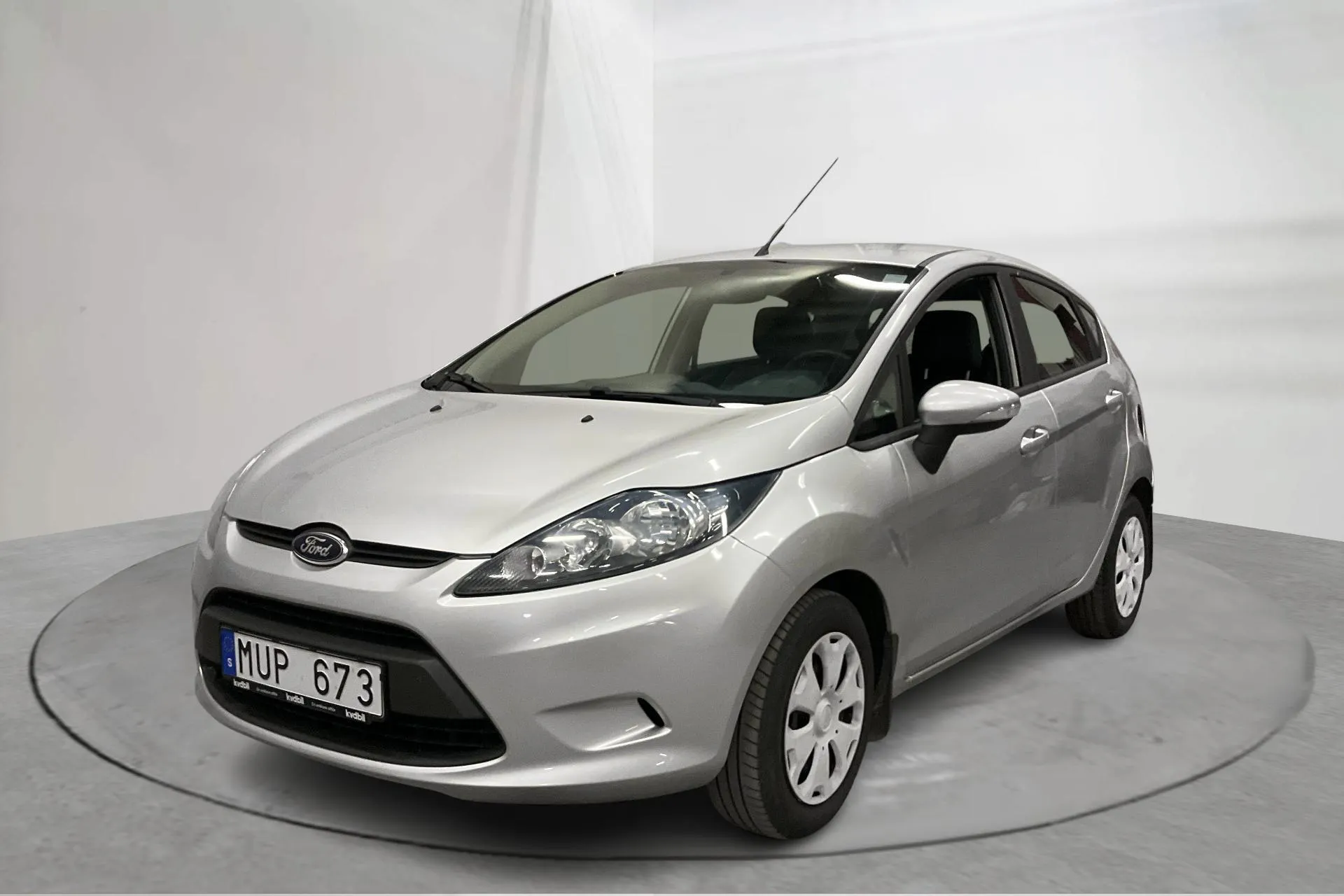 Presentationsfoto 1 av 13: Ford Fiesta 1.6 TDCi 5dr (95hk) - 8 236 mil - Manuell - grå - 2012