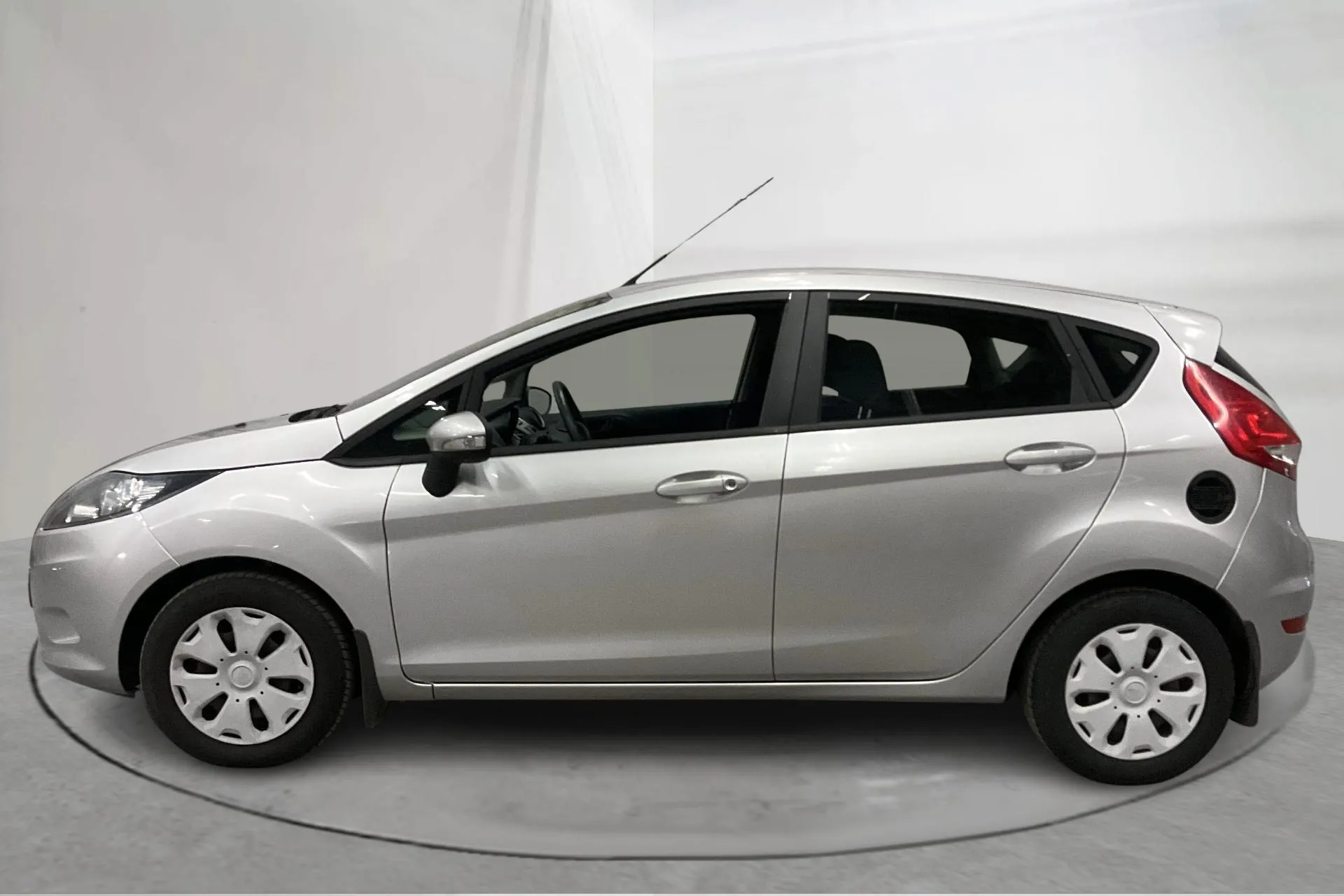 Presentationsfoto 2 av 13: Ford Fiesta 1.6 TDCi 5dr (95hk) - 8 236 mil - Manuell - grå - 2012