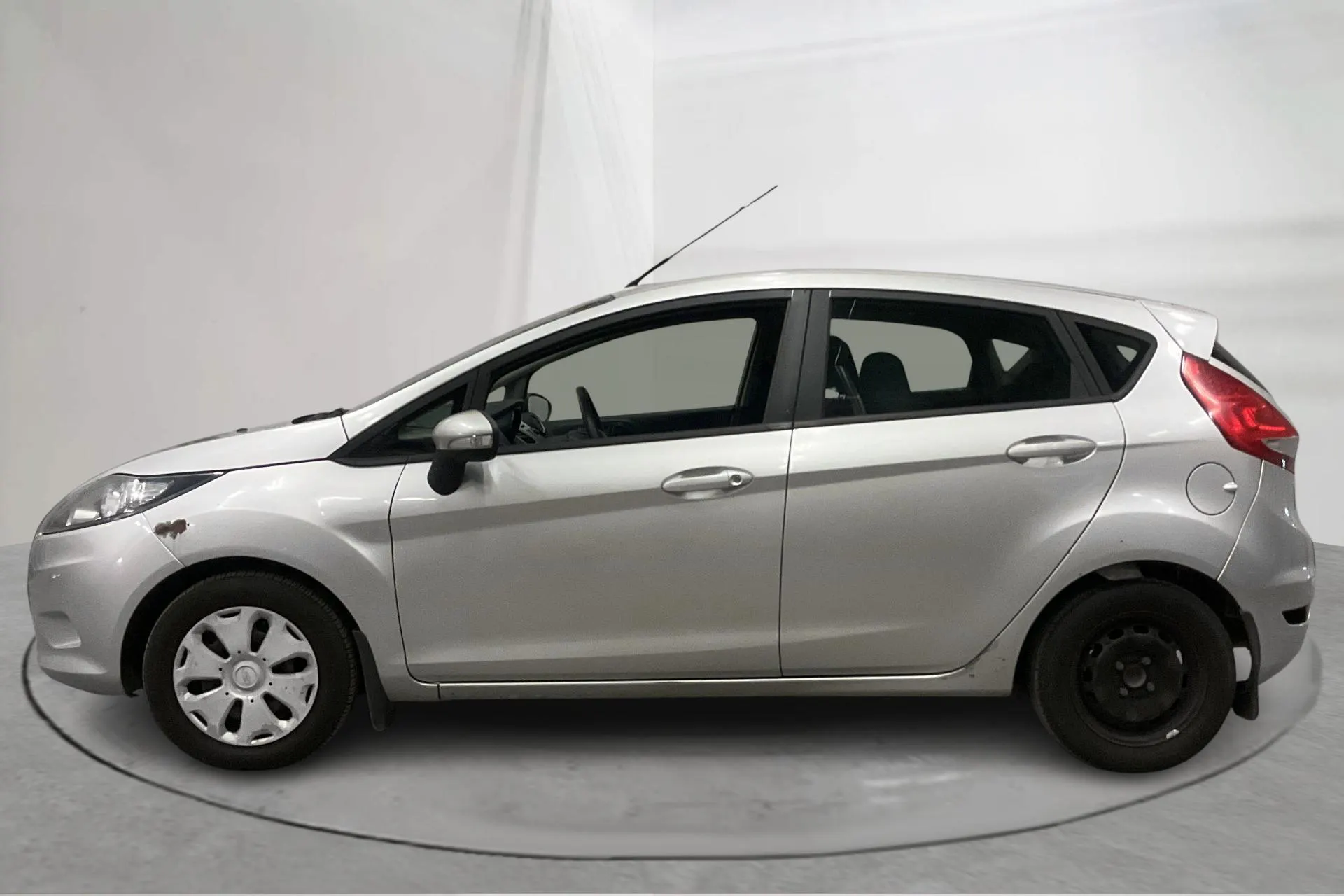Presentation photo 2 of 13: Ford Fiesta 1.6 TDCi 5dr (95hk) - 205 490 km - Manual - gray - 2012