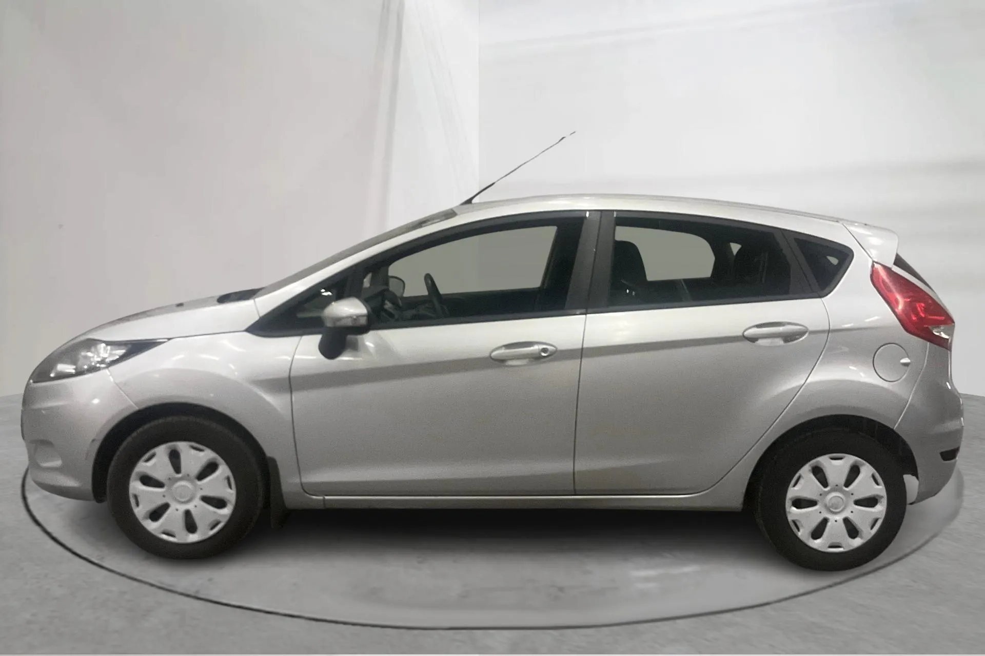 Presentationsfoto 2 av 14: Ford Fiesta 1.6 TDCi 5dr (95hk) - 22 741 mil - Manuell - grå - 2012