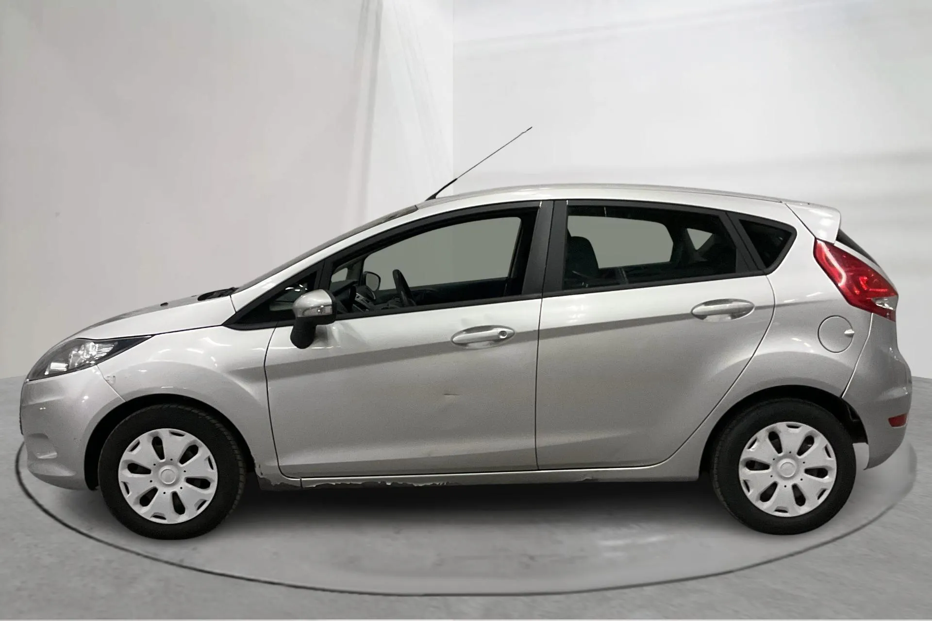 Presentationsfoto 2 av 13: Ford Fiesta 1.6 TDCi 5dr (95hk) - 24 780 mil - Manuell - grå - 2012
