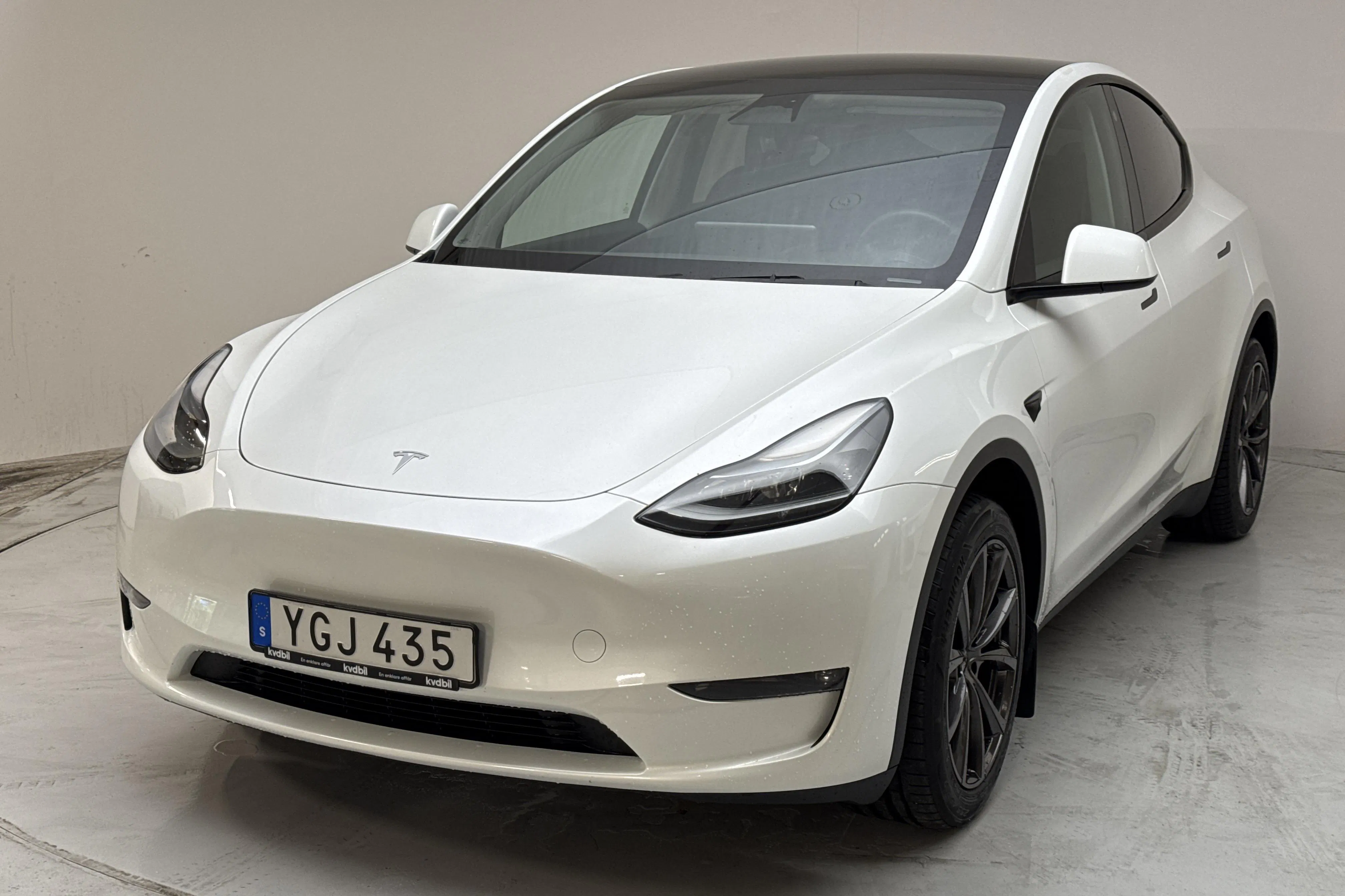 Presentationsfoto 1 av 20: Tesla Model Y Long Range Dual Motor AWD - 9 452 mil - Automat - vit - 2023