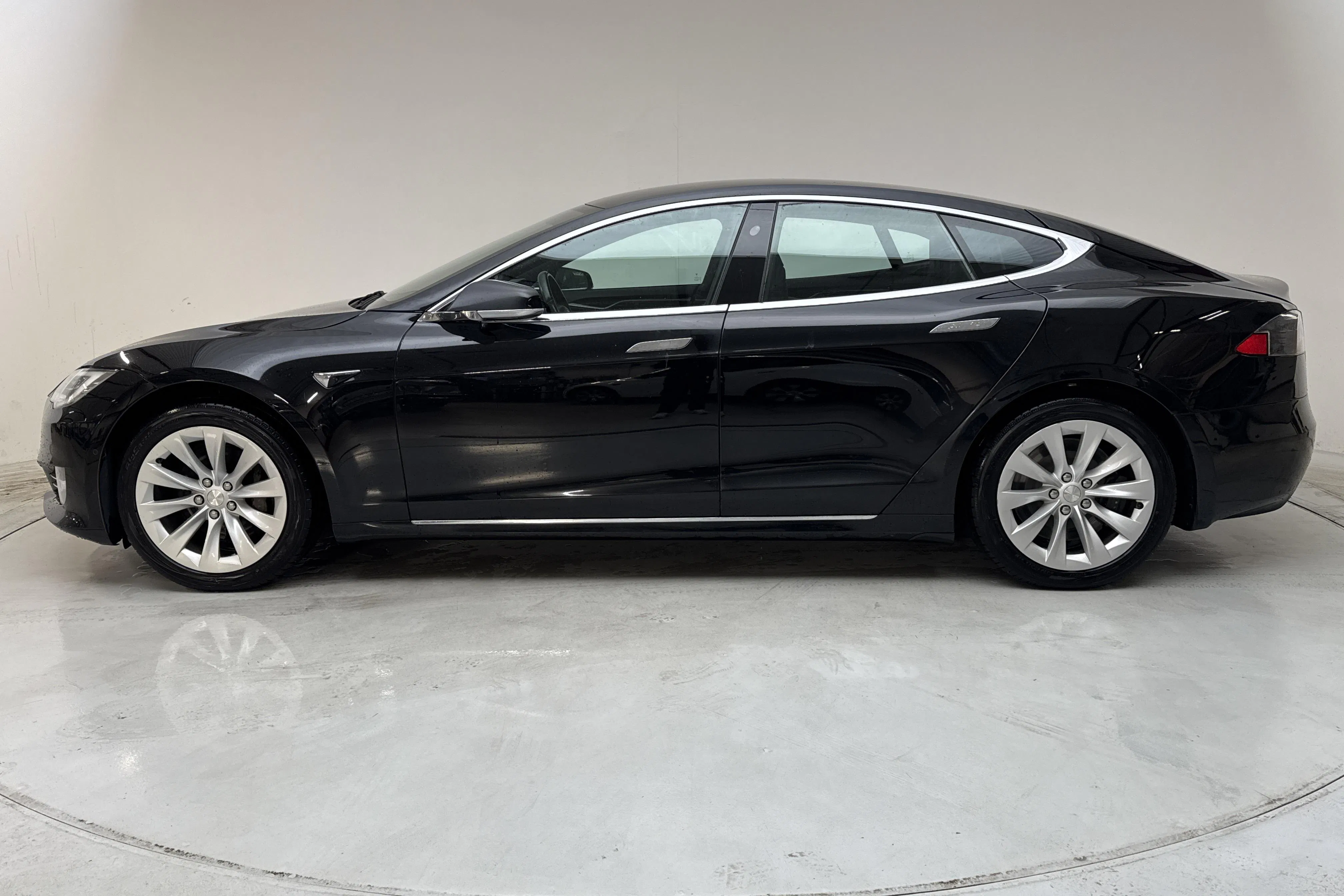 Presentationsfoto 2 av 18: Tesla Model S Dual Motor Long Range AWD - 23 665 mil - Automat - svart - 2020