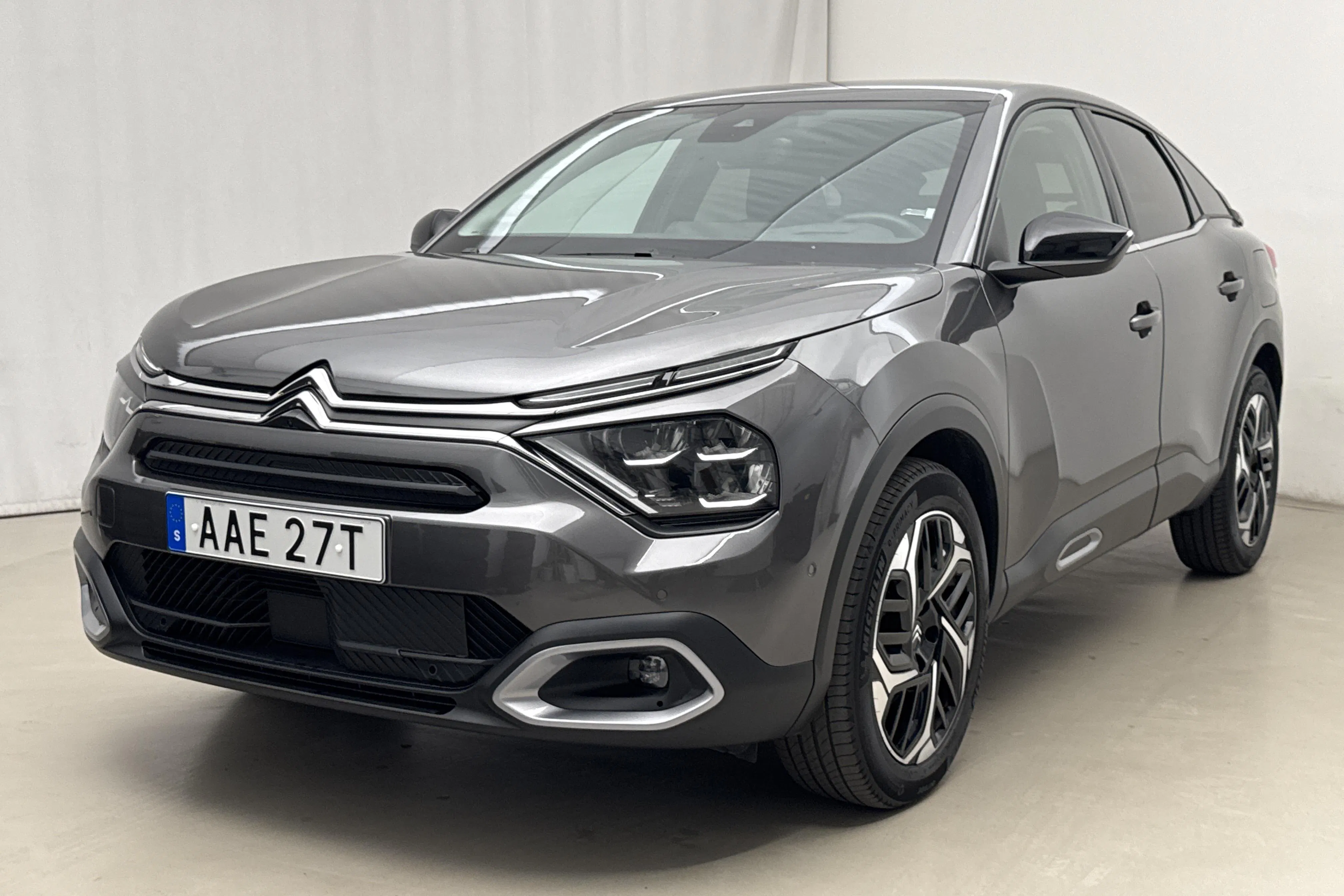 Presentation photo 1 of 18: Citroën C4 1.2 PureTech (130hk) - 26 800 km - Automatic - gray - 2024