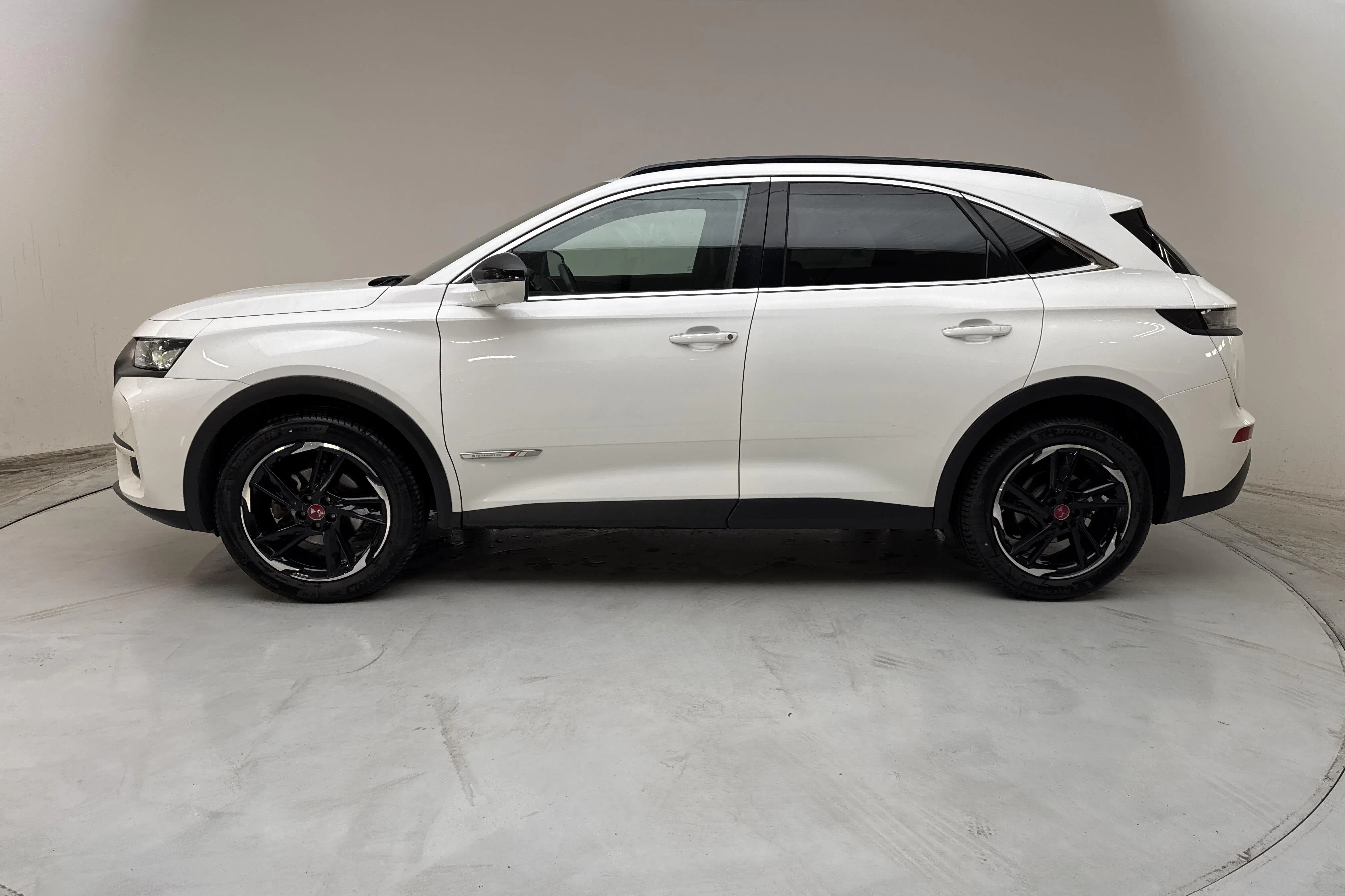 Presentationsfoto 2 av 15: DS DS7 Crossback PureTech (180hk) - 8 608 mil - Automat - vit - 2023