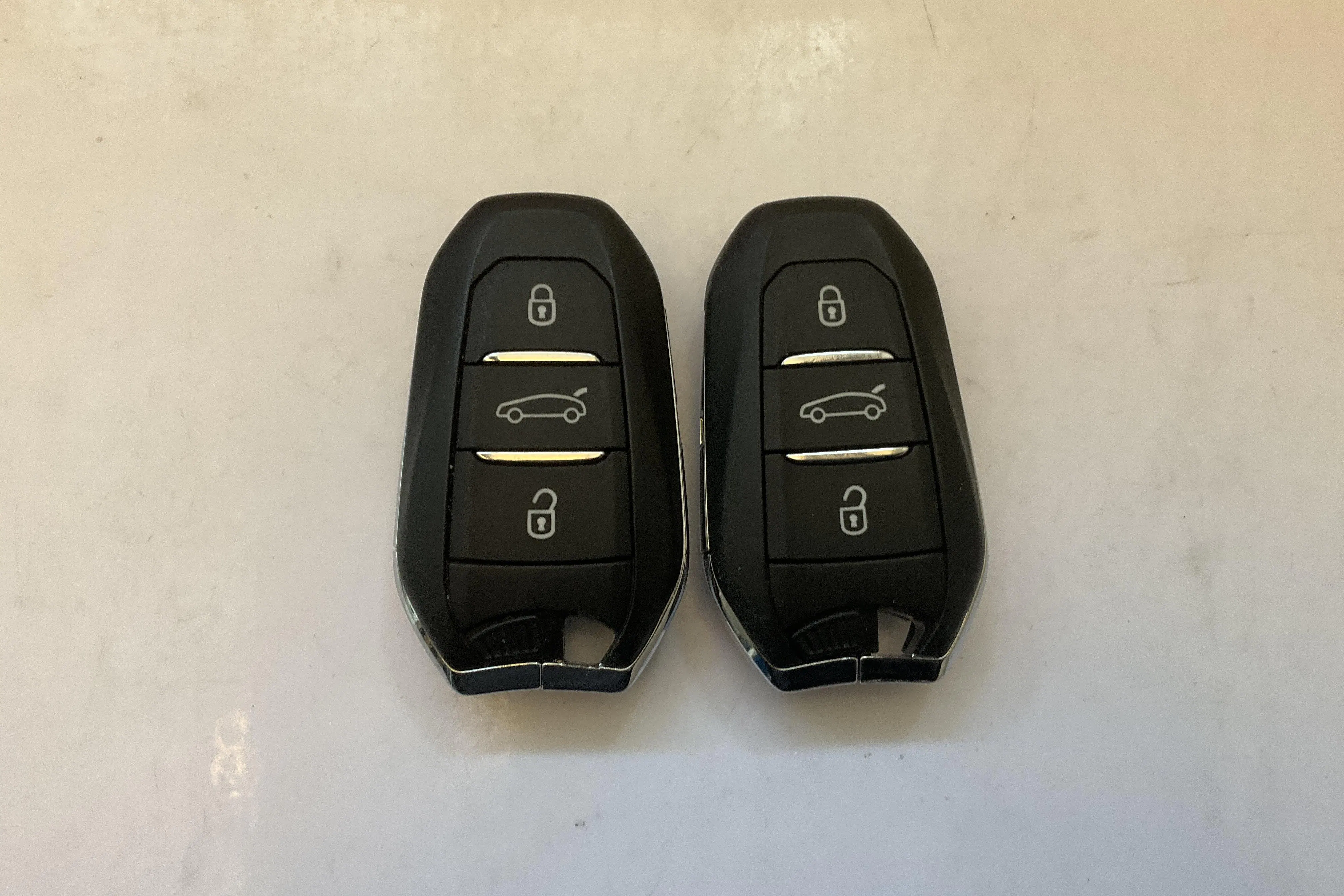 Presentationsfoto 15 av 15: DS DS7 Crossback PureTech (180hk) - 8 608 mil - Automat - vit - 2023