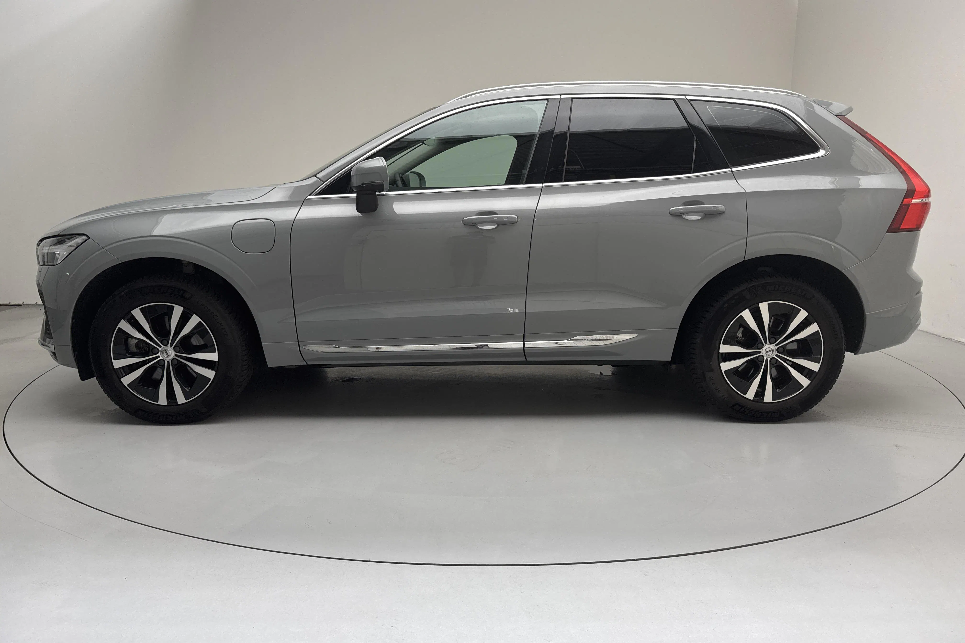 Presentationsfoto 2 av 18: Volvo XC60 T6 AWD Recharge (350hk) - 2 542 mil - Automat - grå - 2024
