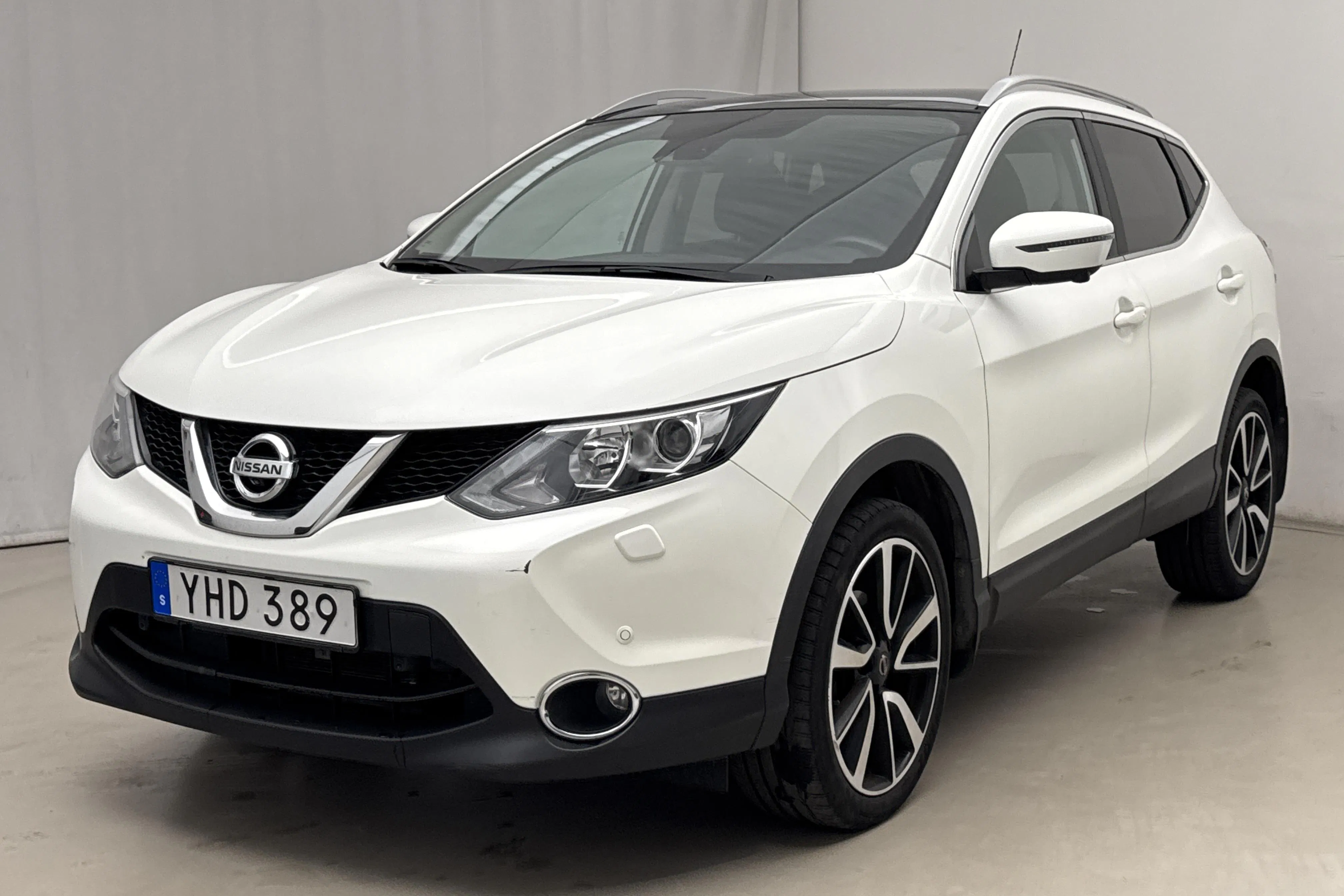 Presentation photo 1 of 19: Nissan Qashqai 1.2 (115hk) - 84 150 km - Automatic - white - 2017