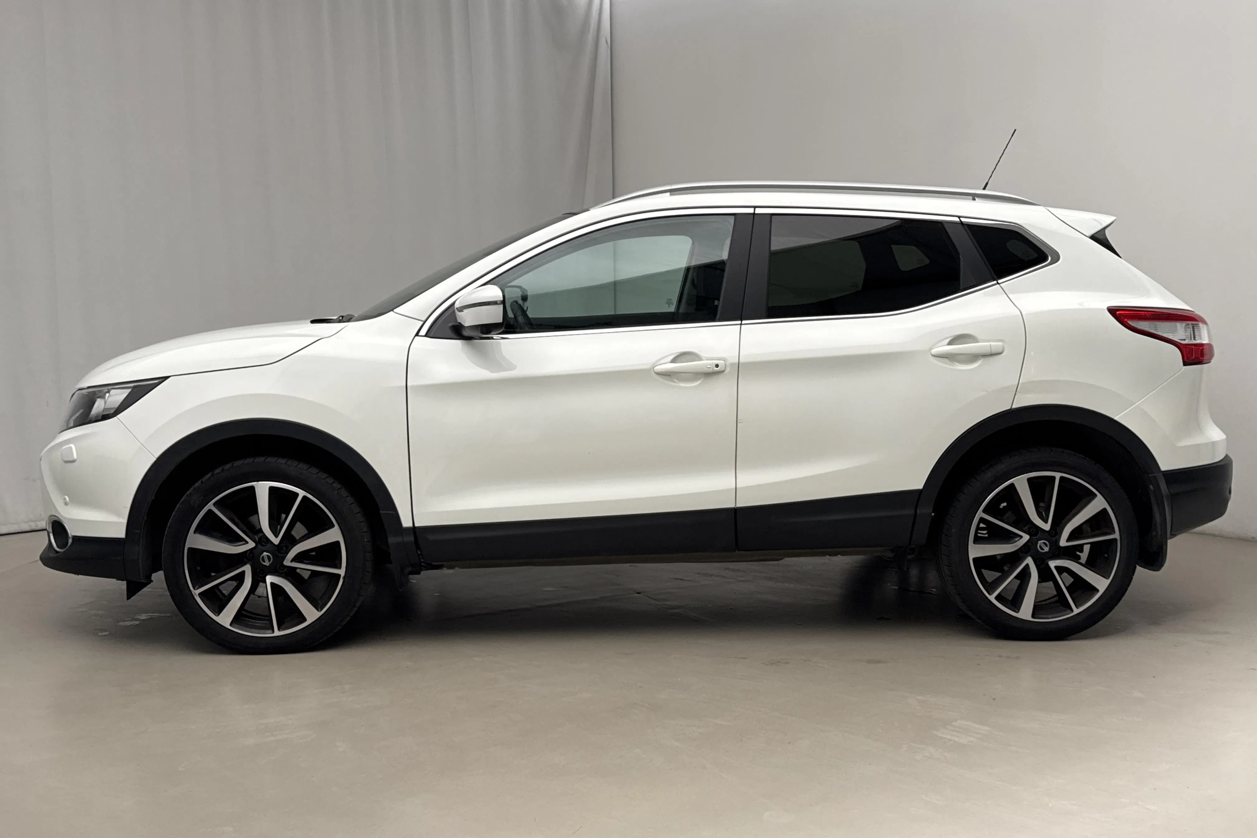 Presentation photo 2 of 19: Nissan Qashqai 1.2 (115hk) - 84 150 km - Automatic - white - 2017