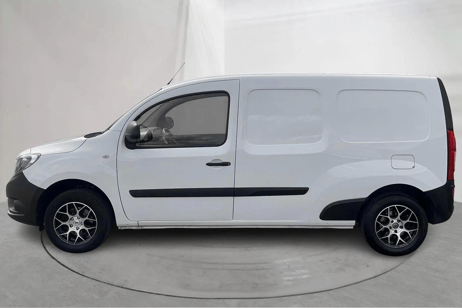 Presentationsfoto 2 av 15: Mercedes Citan 110 1.5 CDI (95hk) - 9 737 mil - Manuell - vit - 2021
