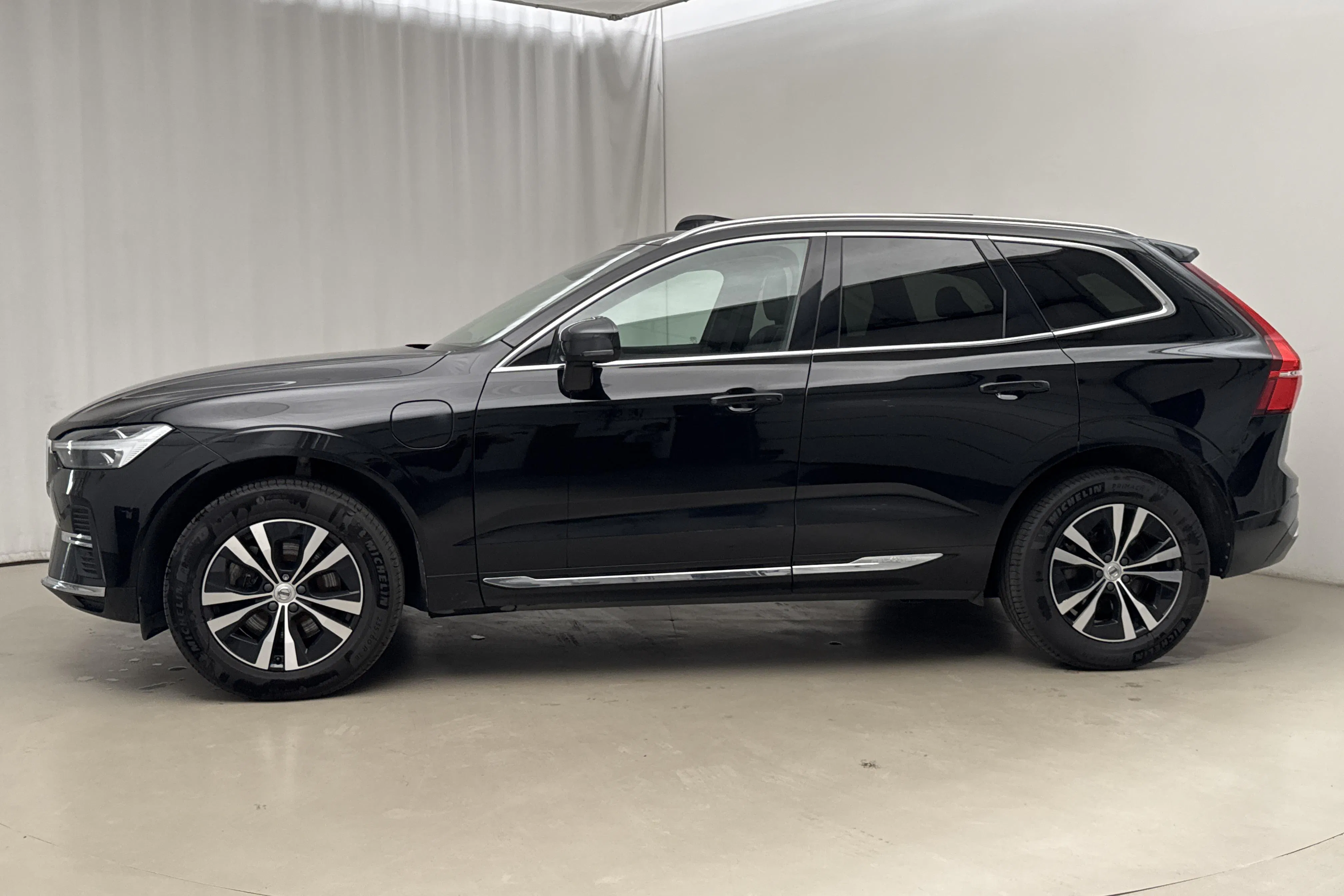 Presentationsfoto 2 av 26: Volvo XC60 T6 AWD Recharge (350hk) - 11 529 mil - Automat - svart - 2023