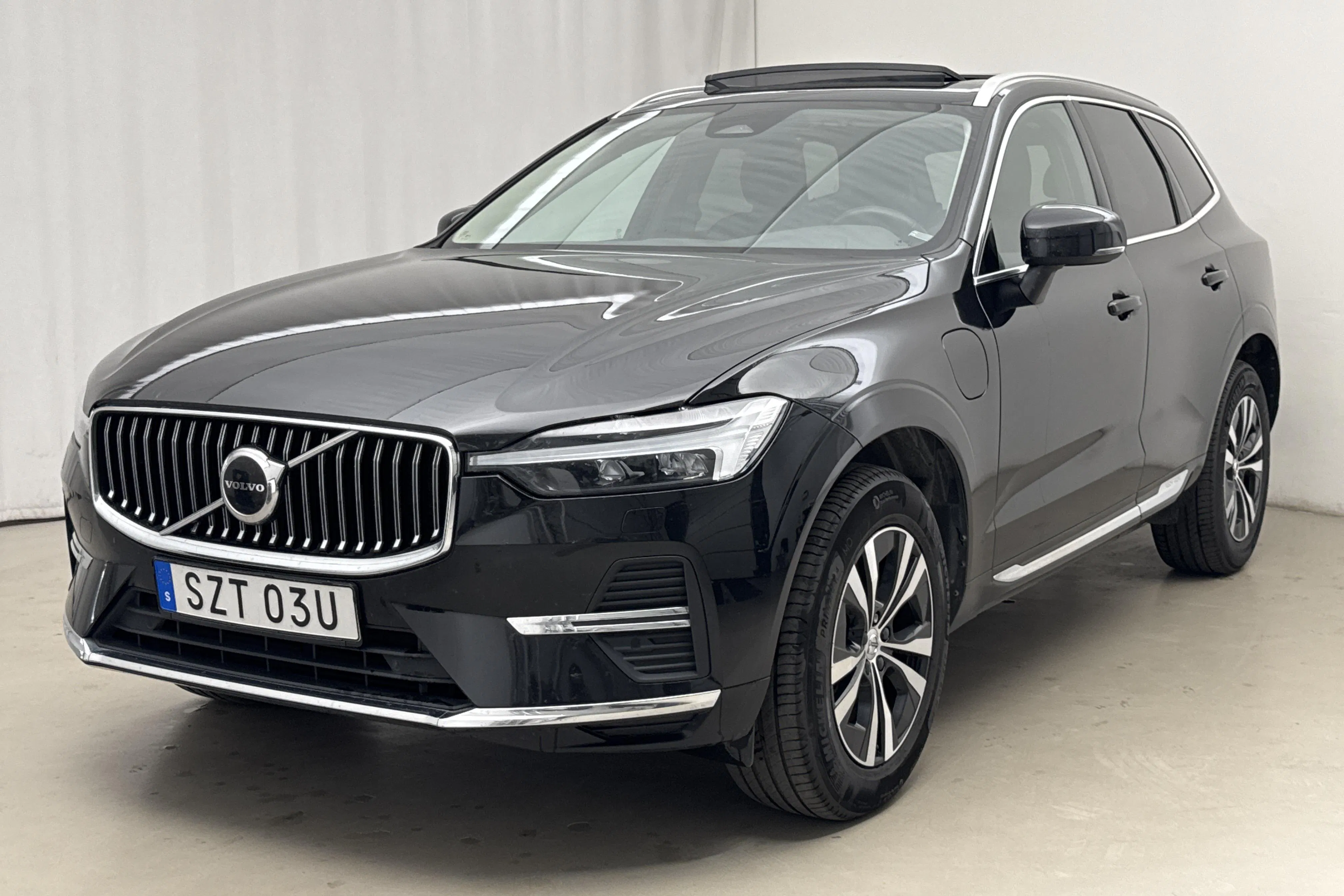 Presentationsfoto 1 av 26: Volvo XC60 T6 AWD Recharge (350hk) - 11 529 mil - Automat - svart - 2023