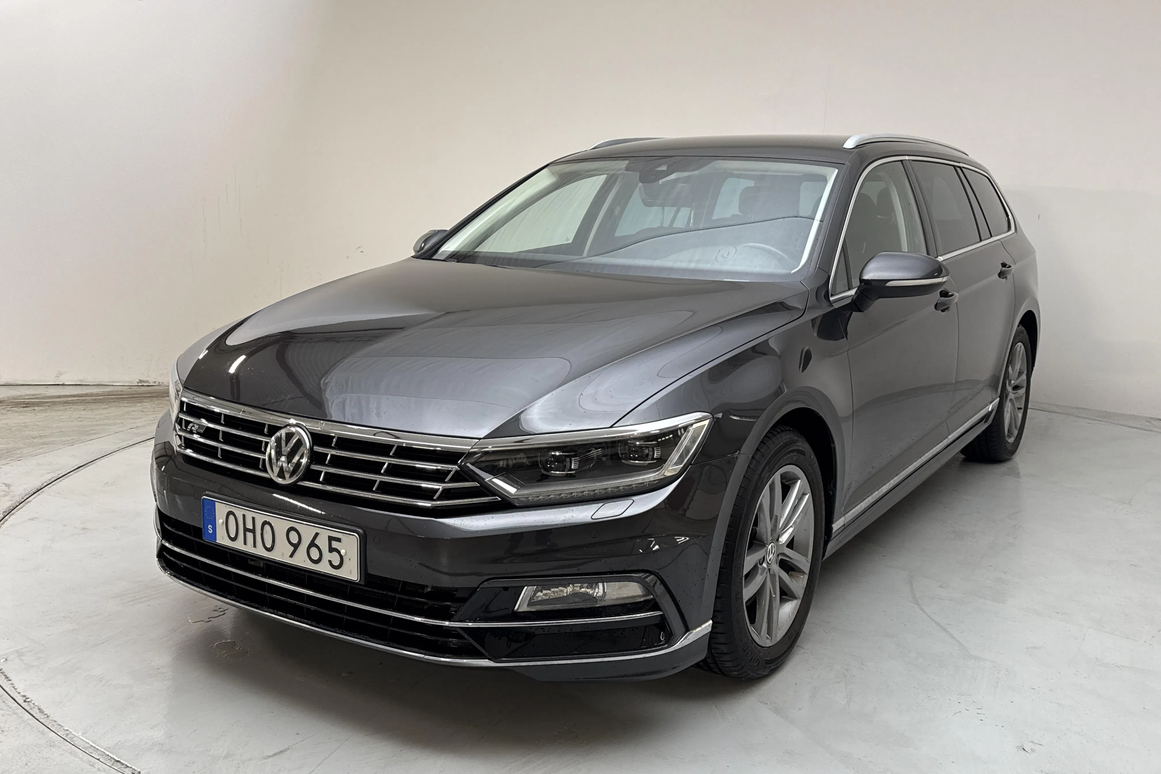 Presentation photo 1 of 14: VW Passat 2.0 TDI Sportscombi (190hk) - 137 580 km - Automatic - dark grey - 2019