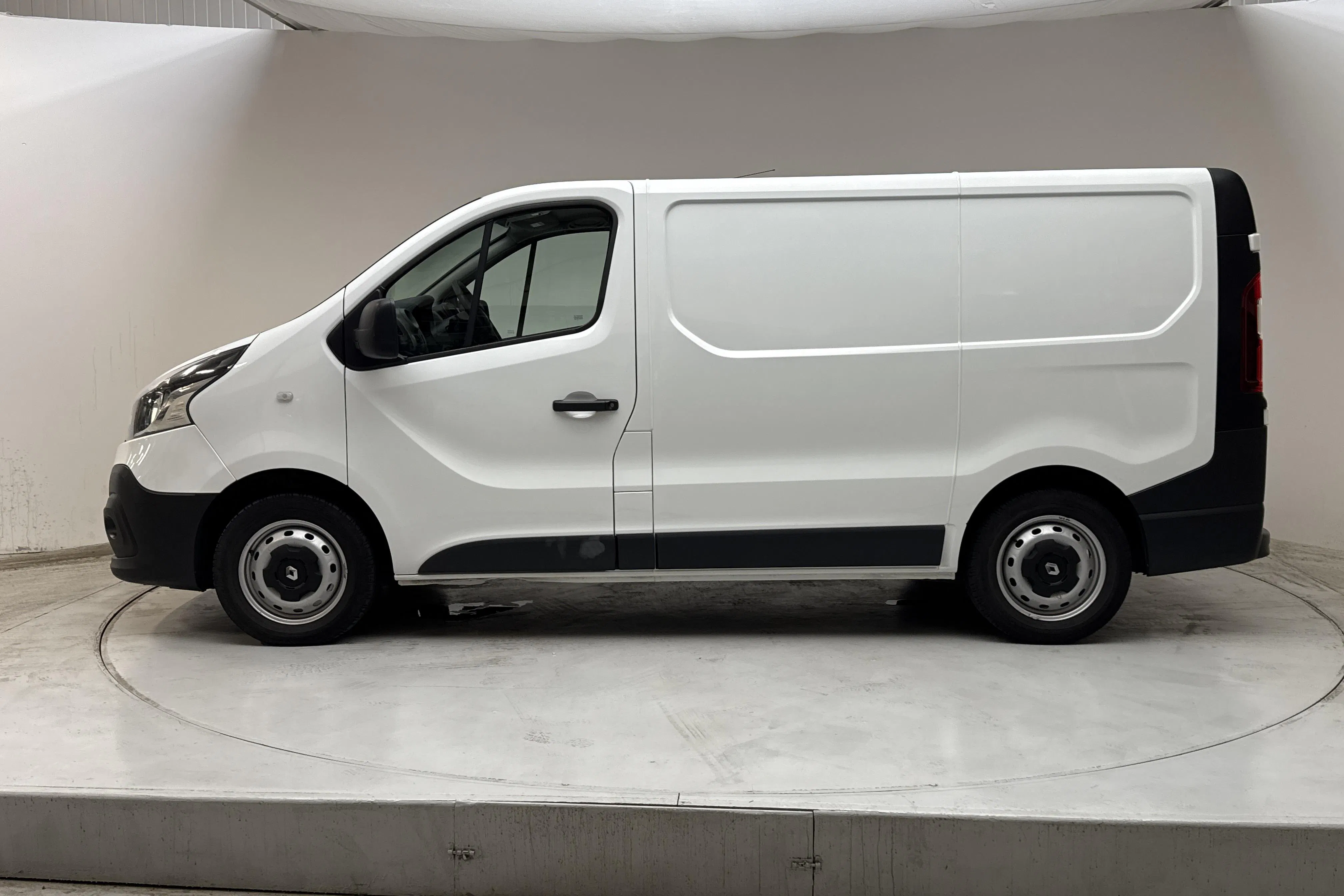 Presentationsfoto 2 av 13: Renault Trafic 1.6 dCi Skåp (125hk) - 18 030 mil - Manuell - vit - 2017