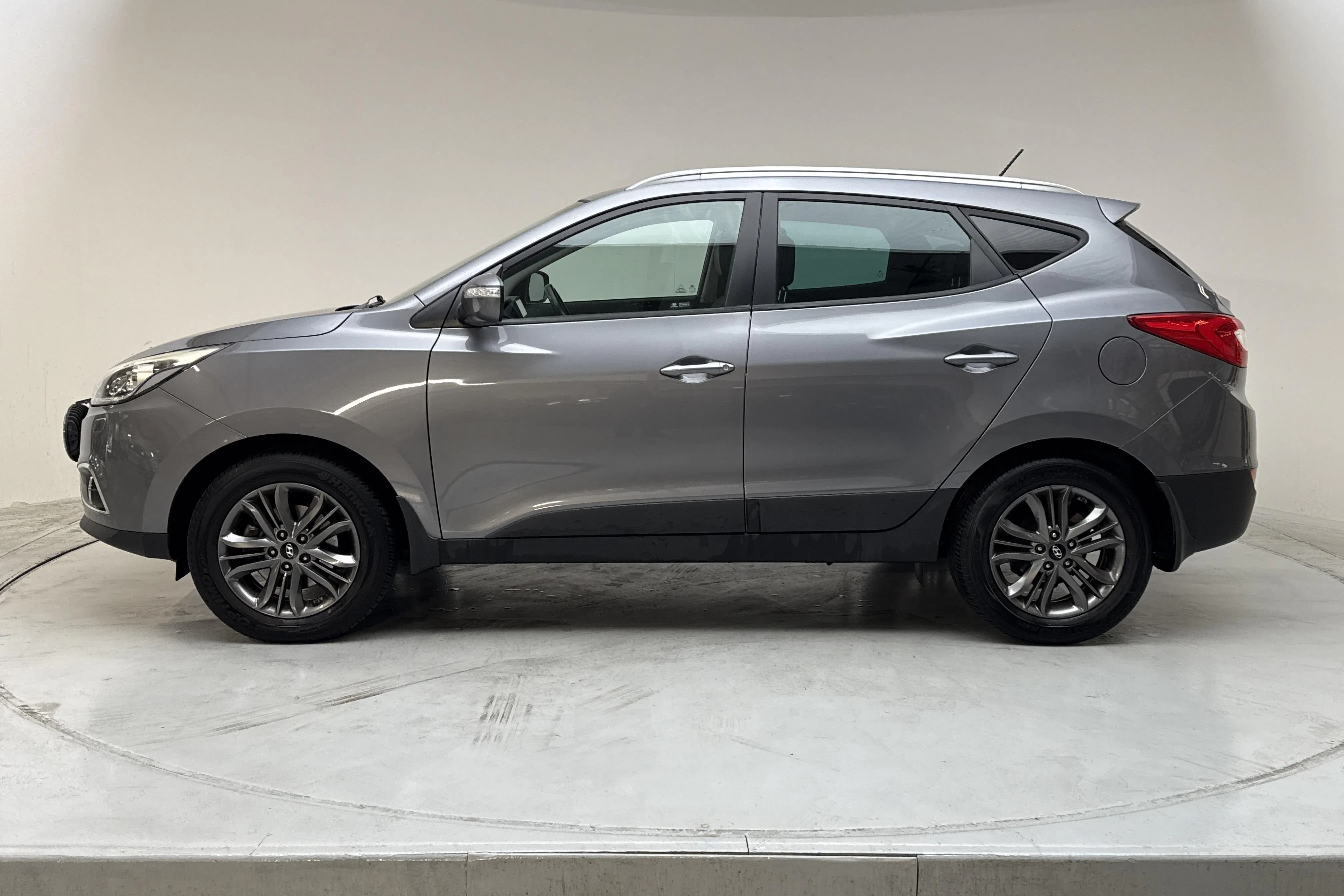 Presentation photo 2 of 16: Hyundai iX35 1.7 CRDi 2WD (115hk) - 72 500 km - Manual - gray - 2014