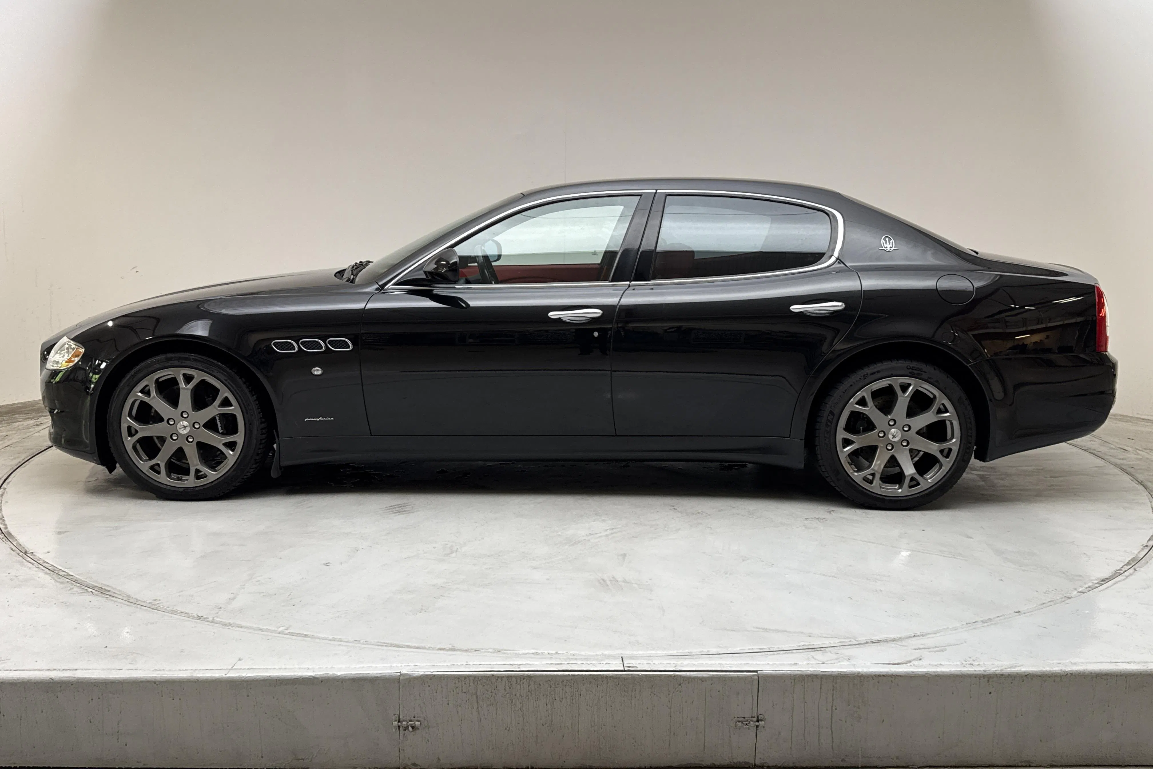 Presentation photo 2 of 19: Maserati Quattroporte S 4.7 V8 (431hk) - 137 110 km - Automatic - black - 2009
