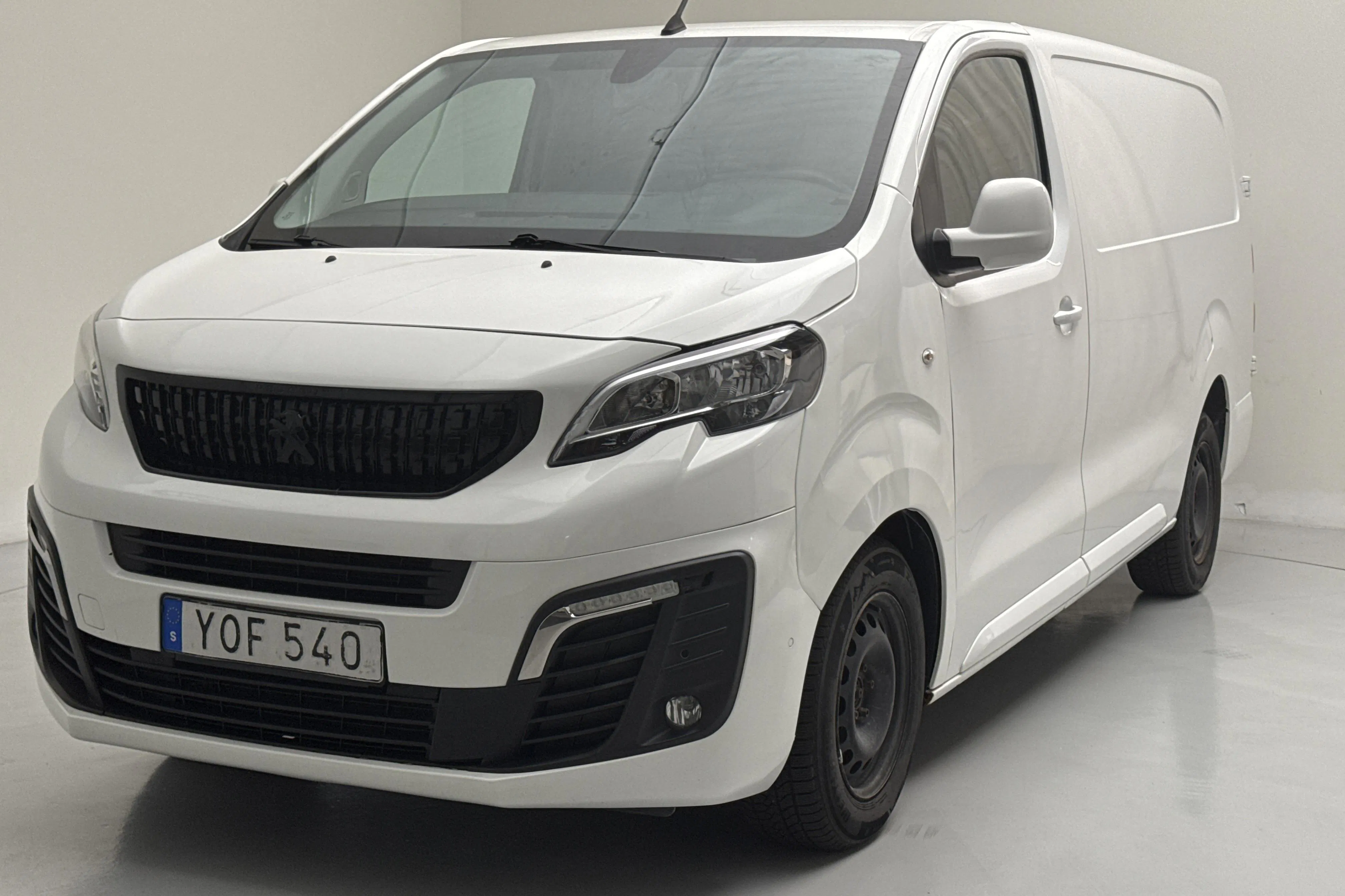 Presentation photo 1 of 15: Peugeot Expert BlueHDi Skåp (177hk) - 185 650 km - Automatic - 2018
