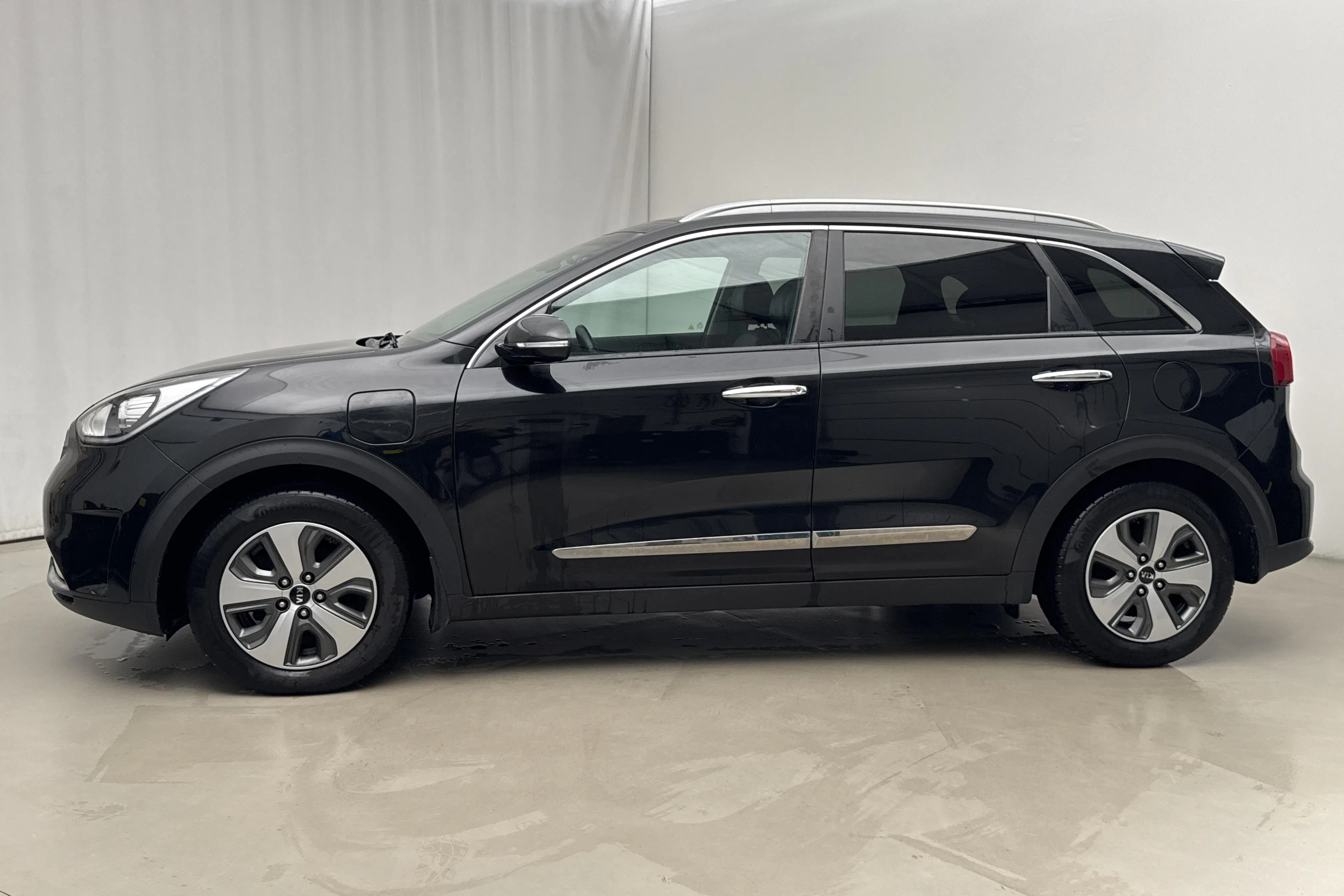 Presentationsfoto 2 av 19: KIA Niro Plug-in Hybrid 1.6 (141hk) - 11 370 mil - Automat - svart - 2018