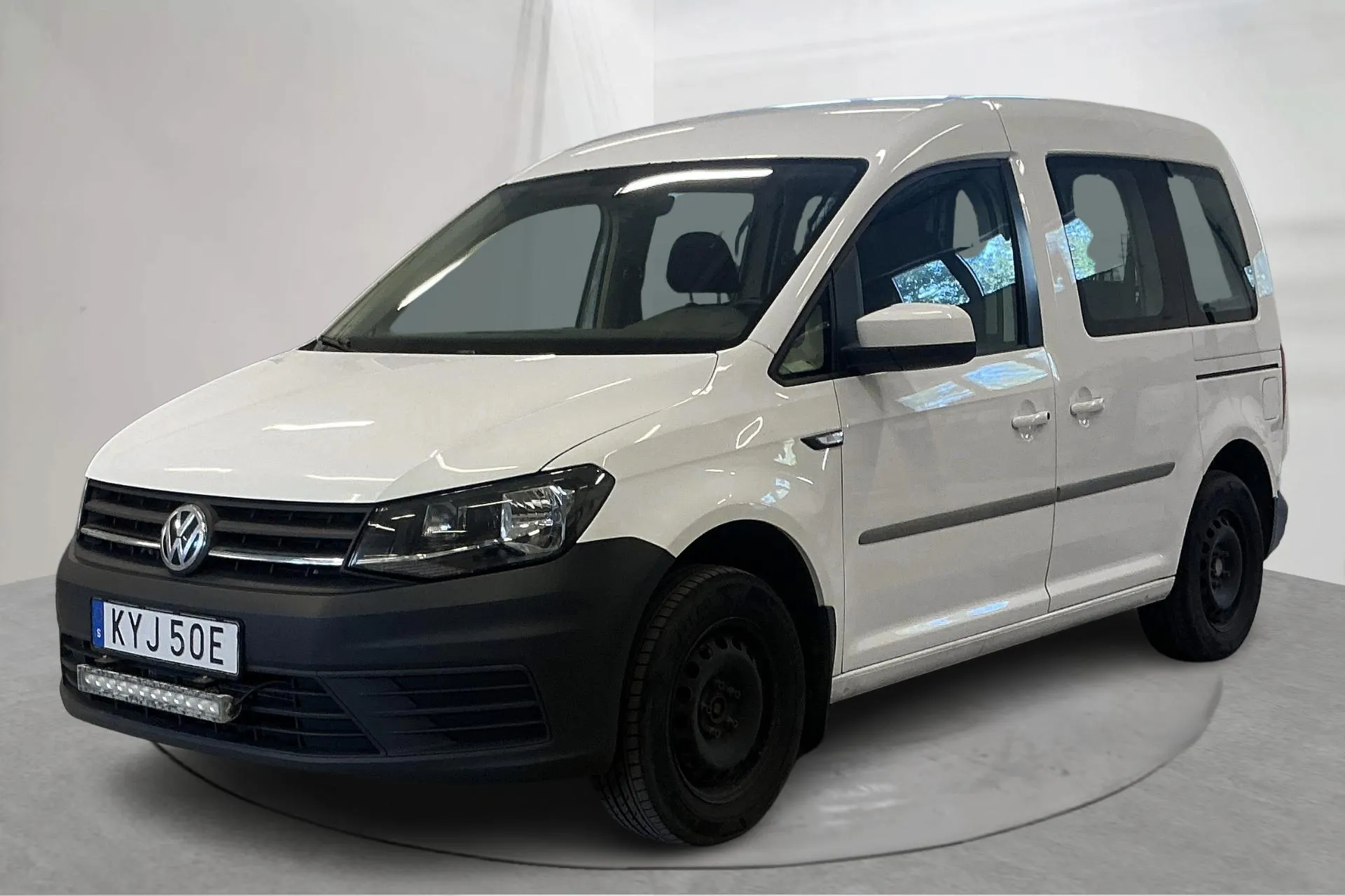 Presentationsfoto 1 av 16: VW Caddy Combi 2.0 TDI  (102hk) - 20 298 mil - Manuell - vit - 2020