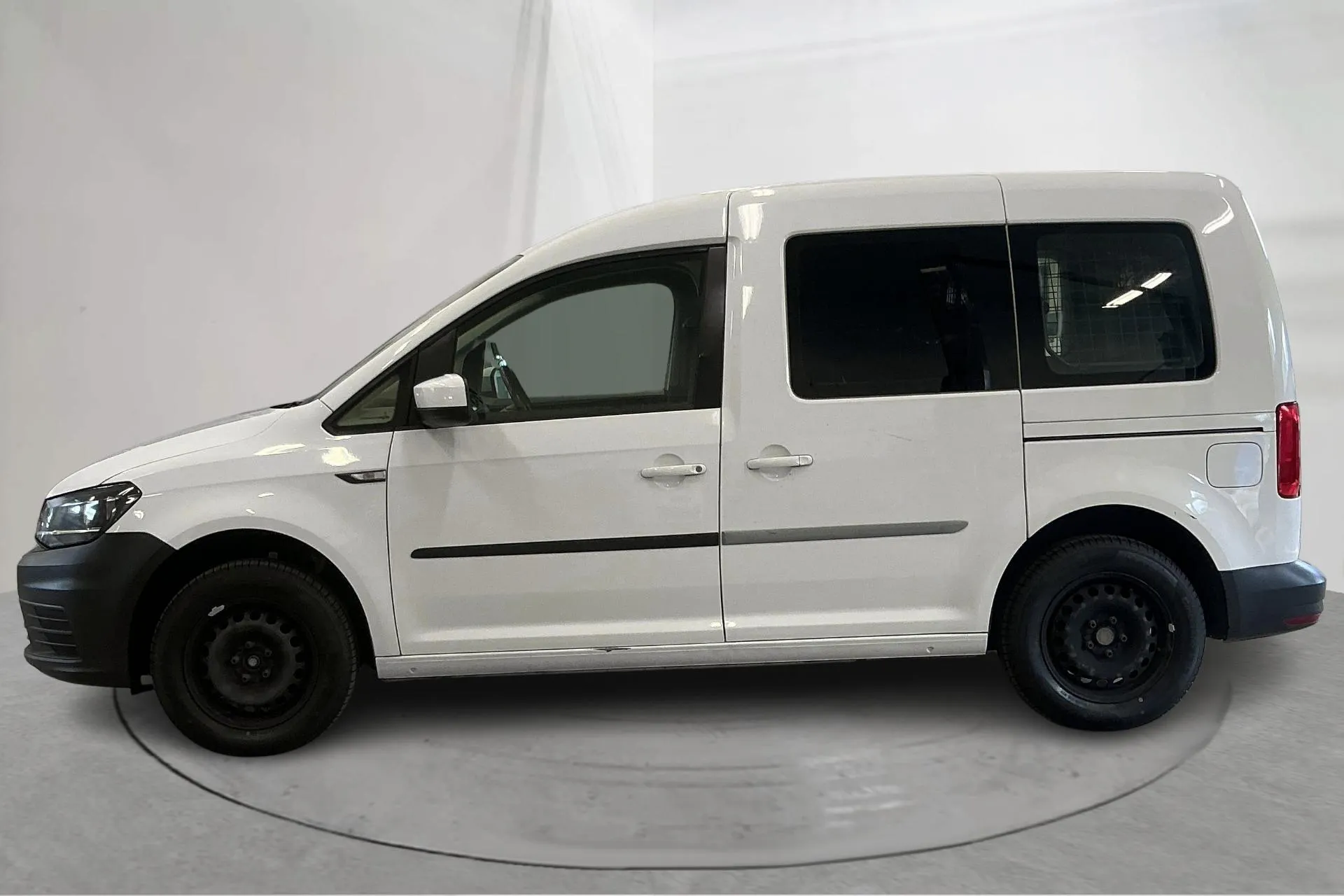 Presentationsfoto 2 av 16: VW Caddy Life 2.0 TDI (102hk) - 19 906 mil - Manuell - vit - 2016