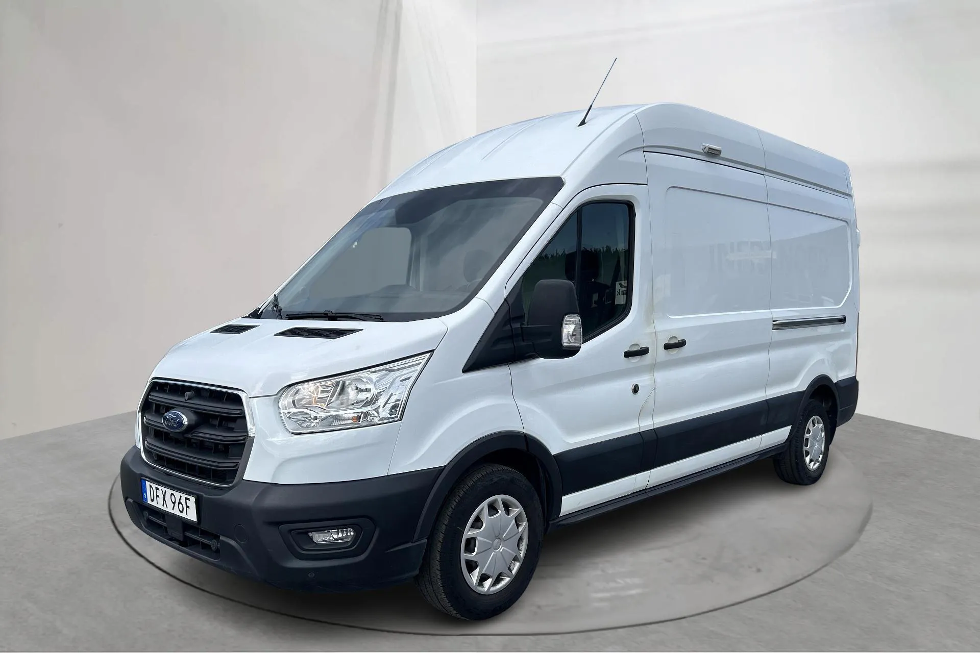 Presentationsfoto 1 av 13: Ford Transit 350 2.0 TDCi 2WD Skåp (130hk) - 3 659 mil - Manuell - vit - 2020