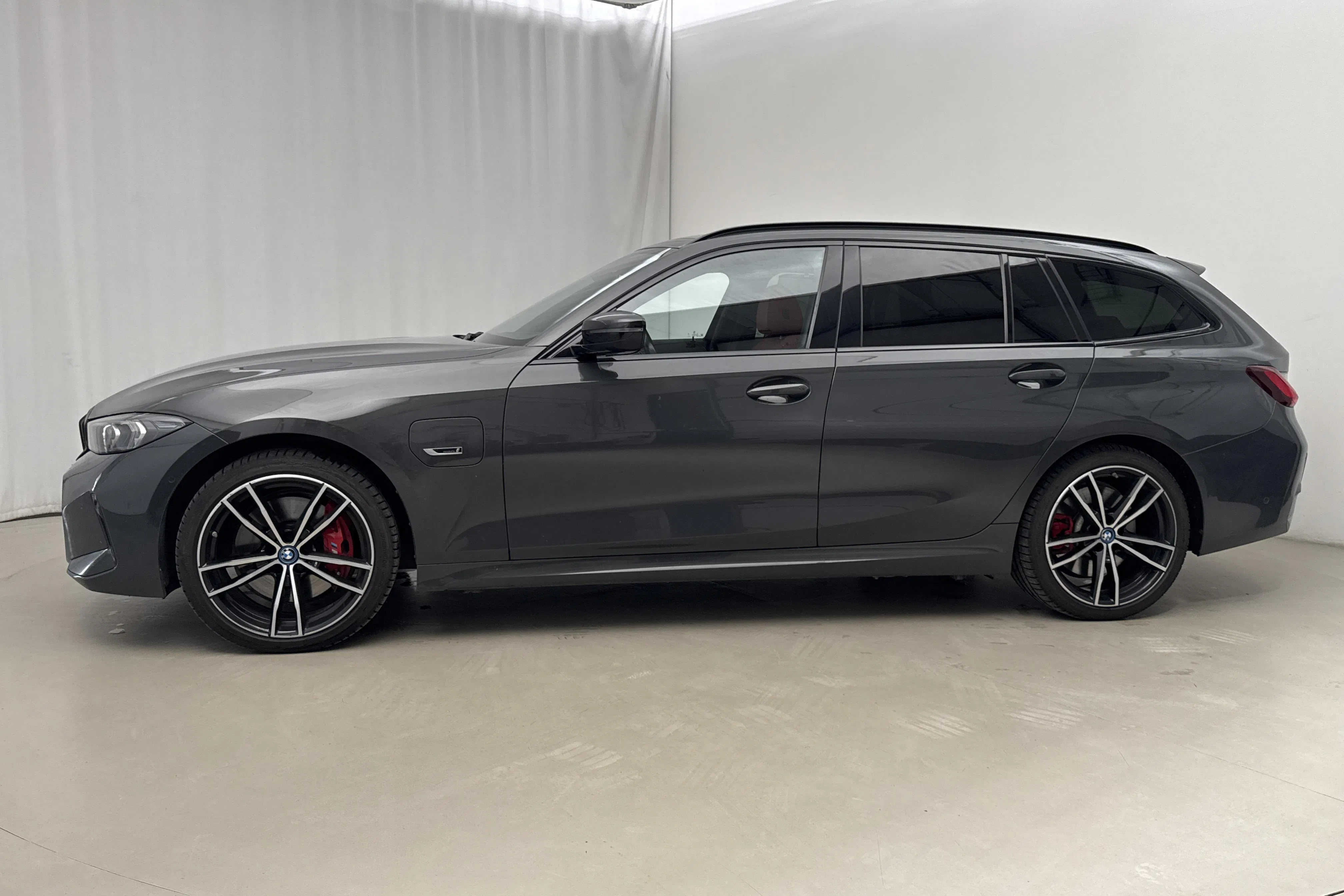 Presentation photo 2 of 26: BMW 330e xDrive Touring LCI, G21 (292hk) - 94 610 km - Automatic - gray - 2023