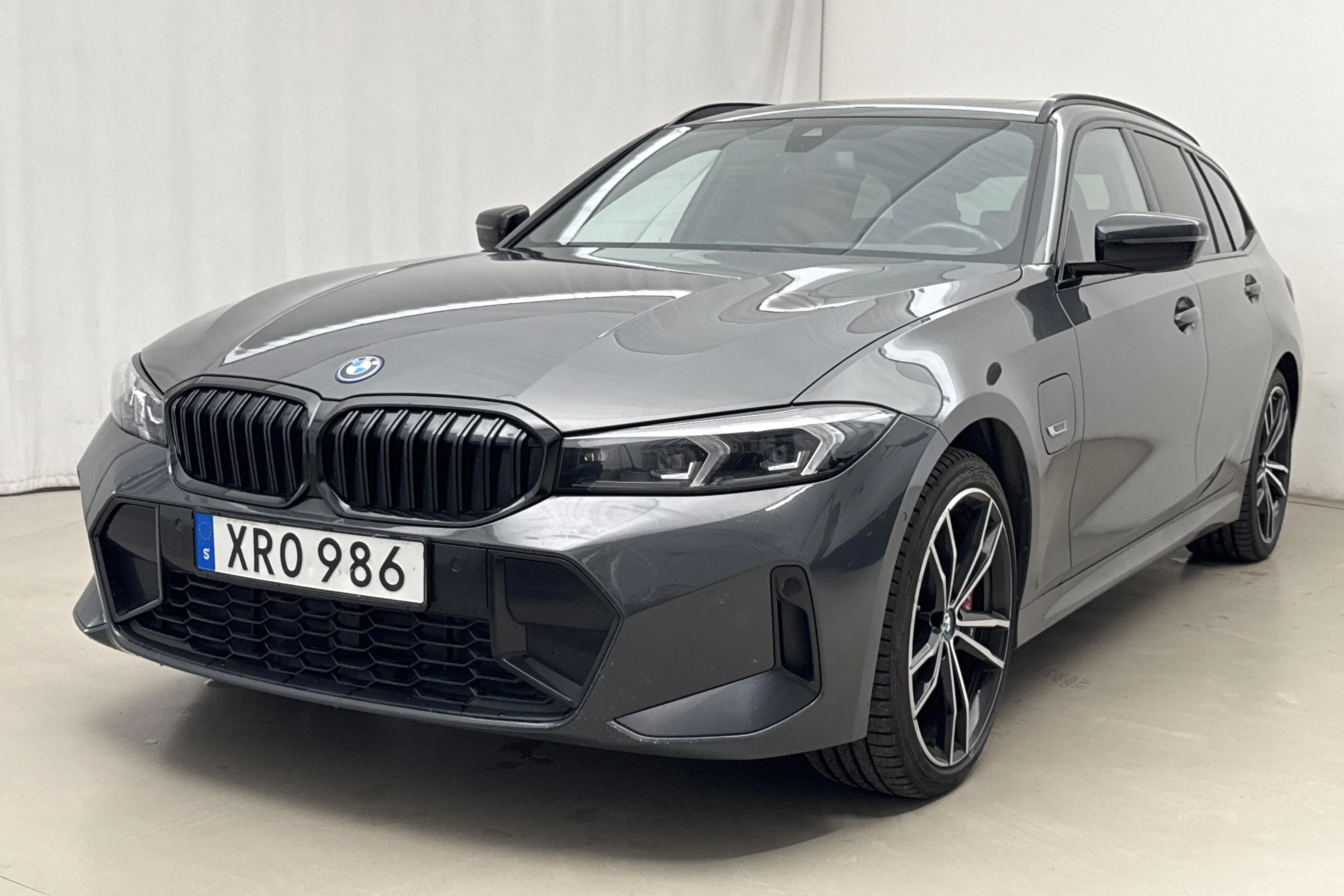 Presentation photo 1 of 26: BMW 330e xDrive Touring LCI, G21 (292hk) - 94 610 km - Automatic - gray - 2023
