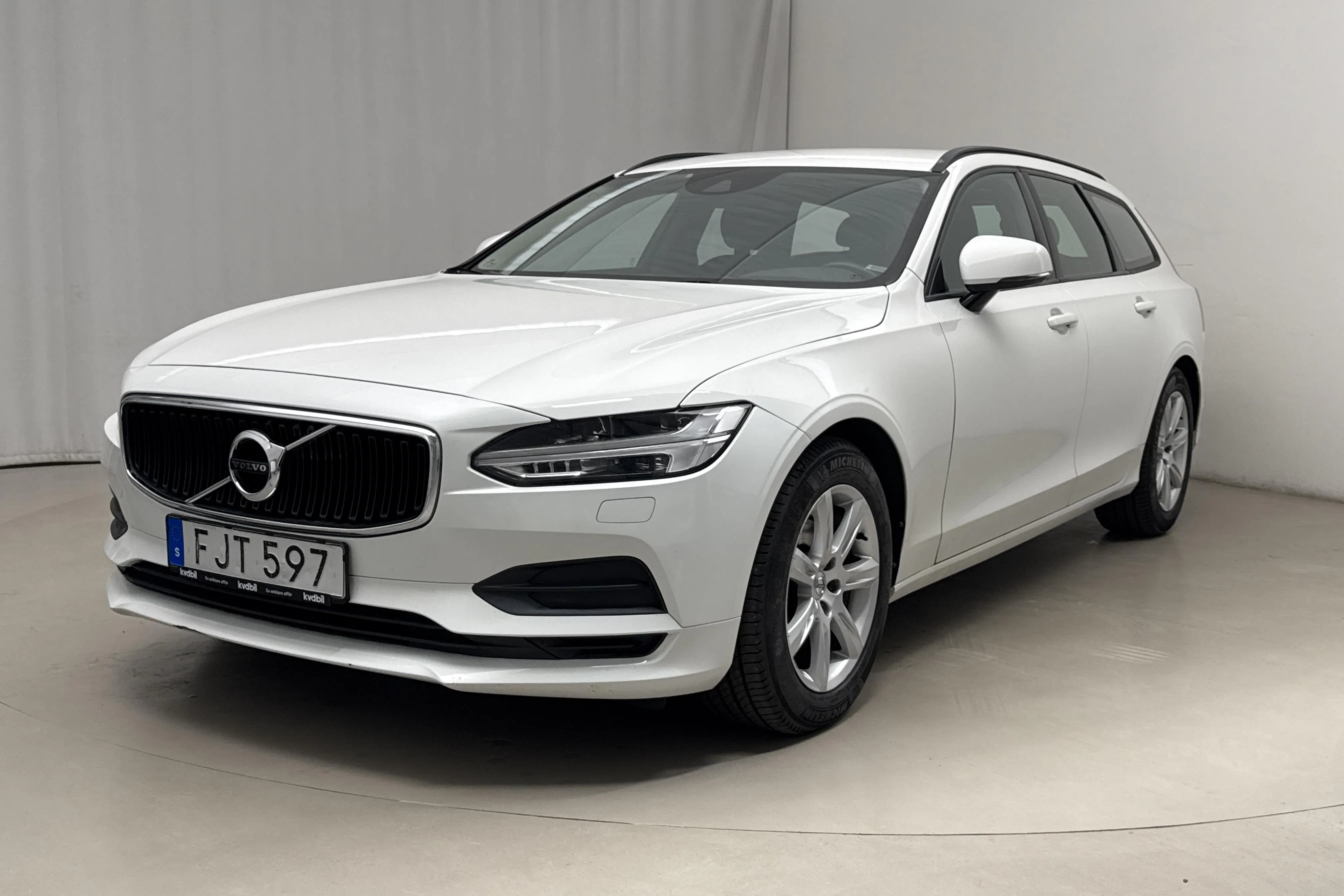 Presentationsfoto 1 av 16: Volvo V90 D3 (150hk) - 30 328 mil - Automat - vit - 2018