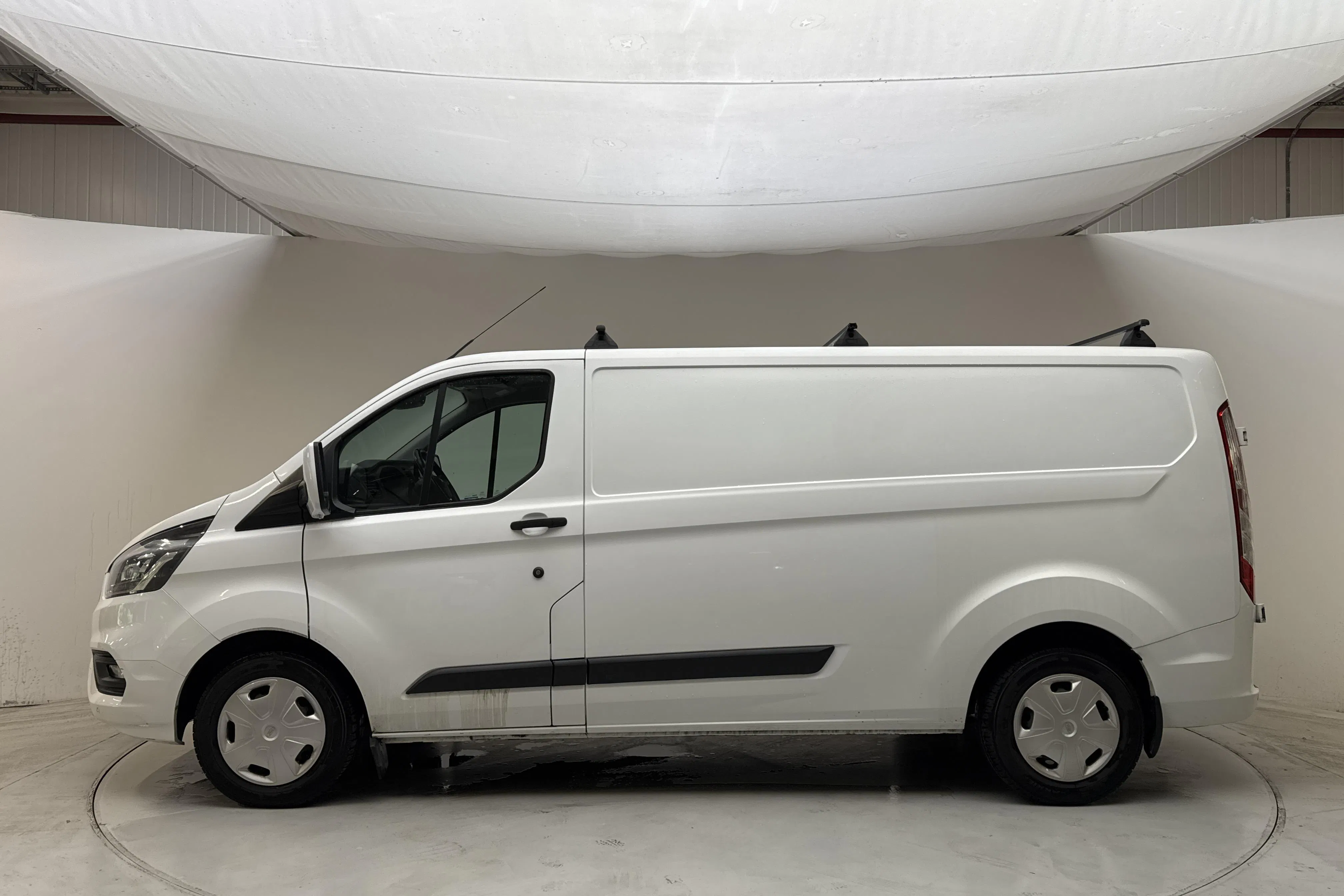Presentation photo 2 of 14: Ford Transit Custom 300 (130hk) - 130 380 km - Automatic - white - 2018