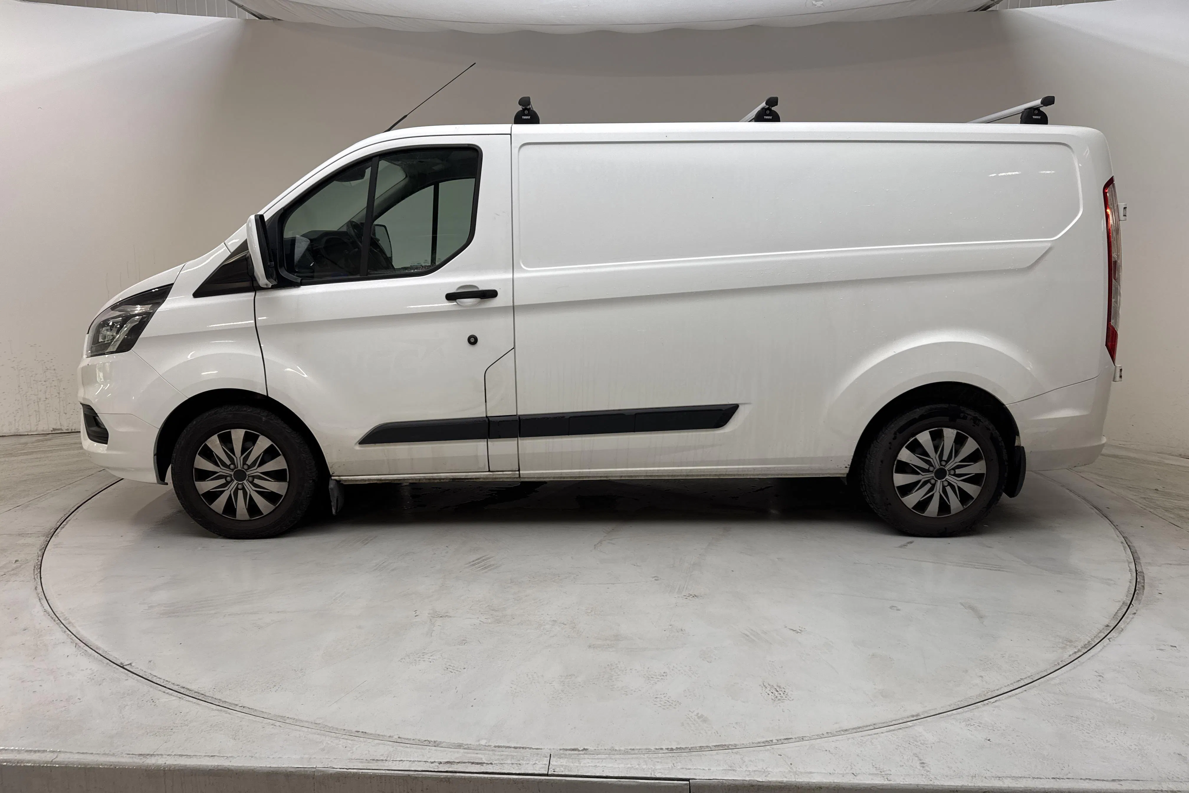 Presentationsfoto 2 av 13: Ford Transit Custom 300 (130hk) - 13 949 mil - Automat - vit - 2018