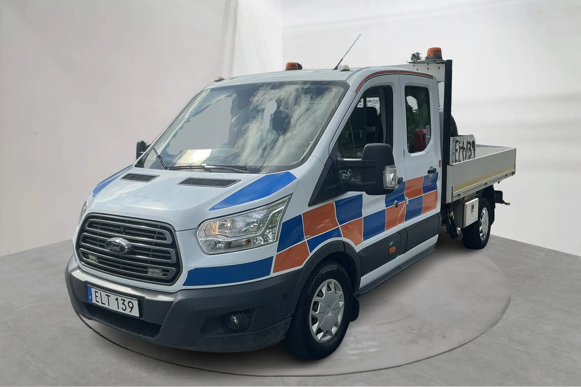 Presentationsfoto 1 av 18: Ford Transit Chassi 350 2.0 TDCi 2WD (170hk) - 2 430 mil - Manuell - vit - 2019