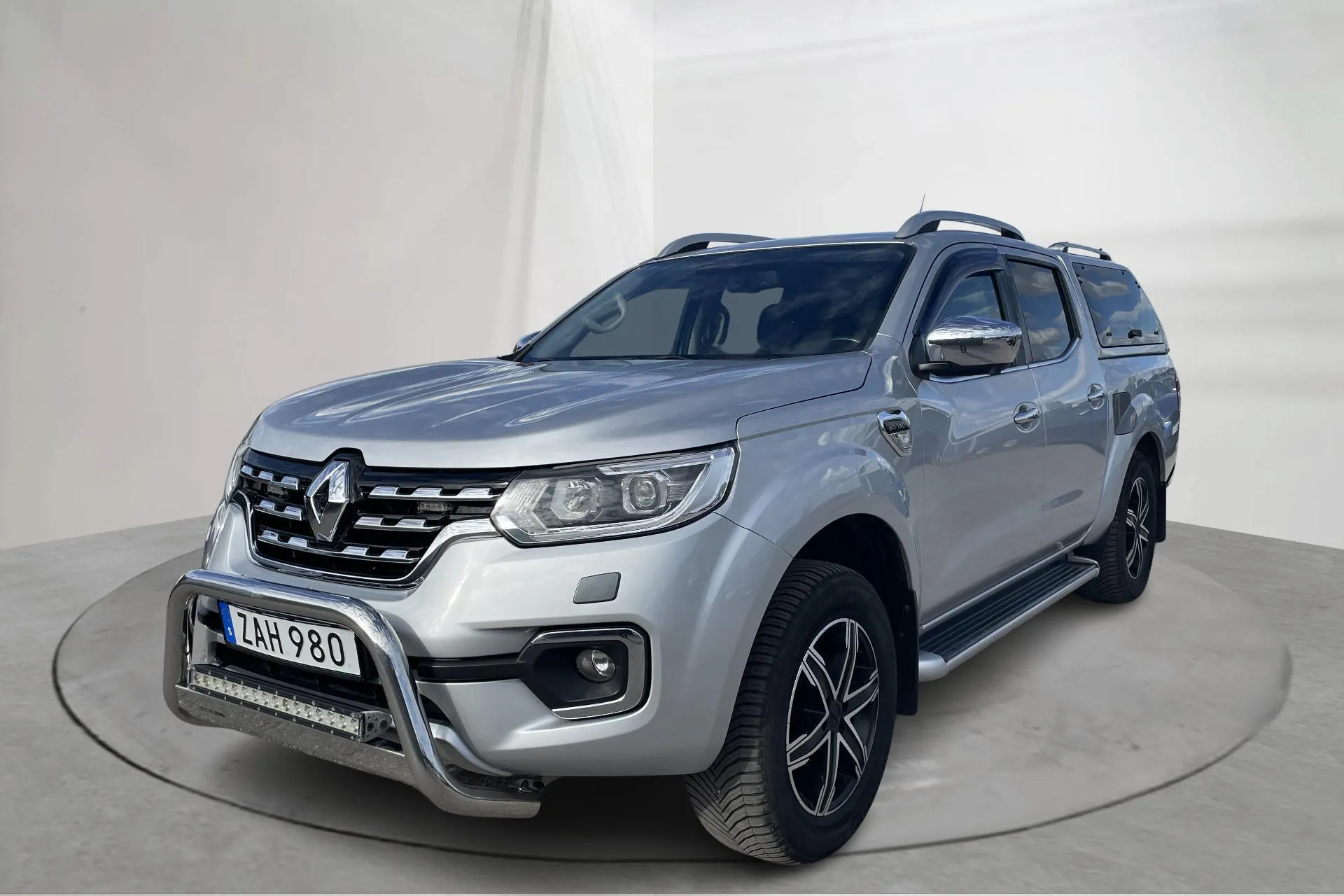 Presentation photo 1 of 22: Renault Alaskan 2.3 dCi 4WD (190hk) - 198 970 km - Automatic - 2017