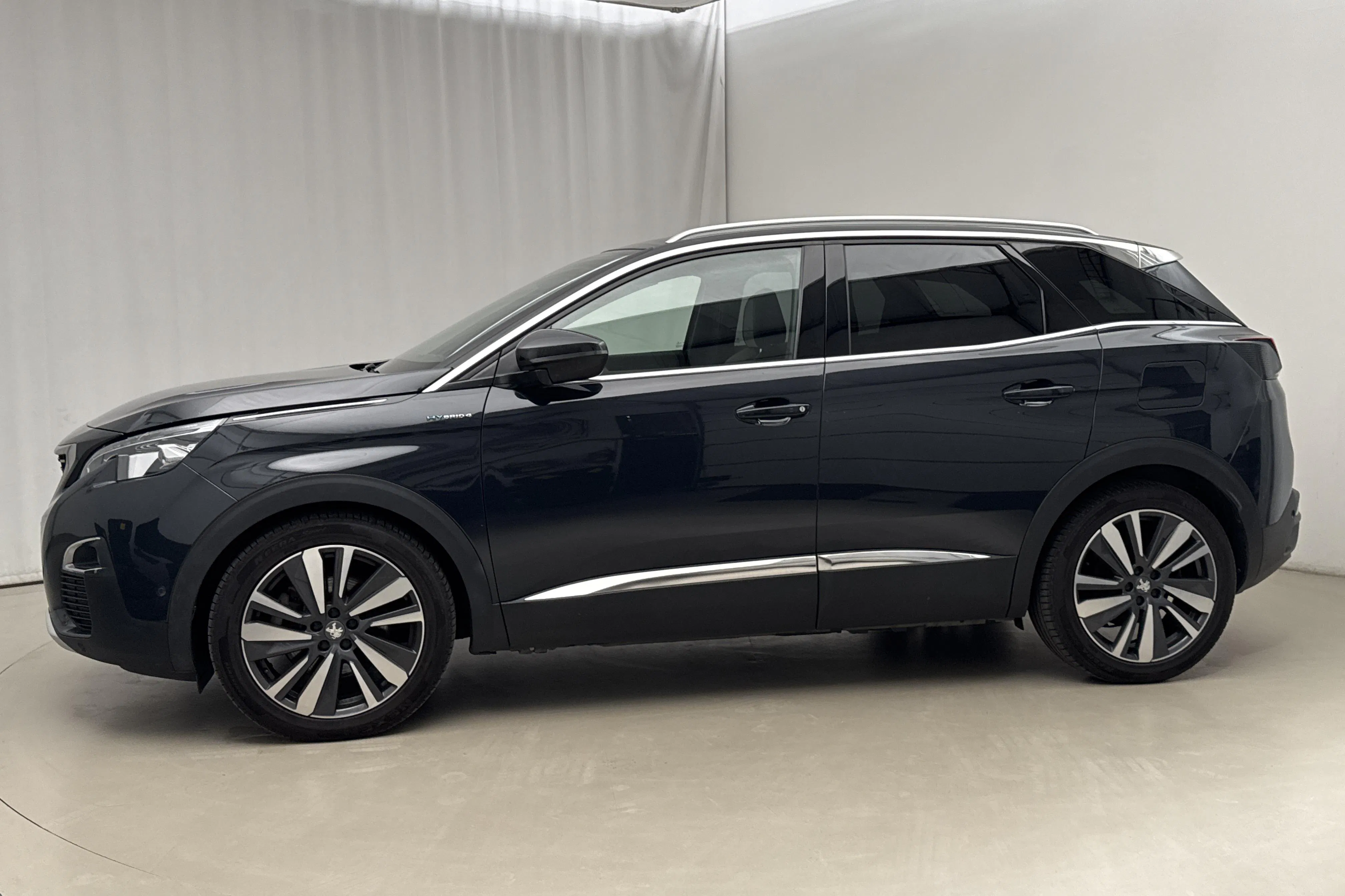 Presentationsfoto 2 av 22: Peugeot 3008 1.6 Plug-in Hybrid 4 (300hk) - 9 784 mil - Automat - grå - 2020